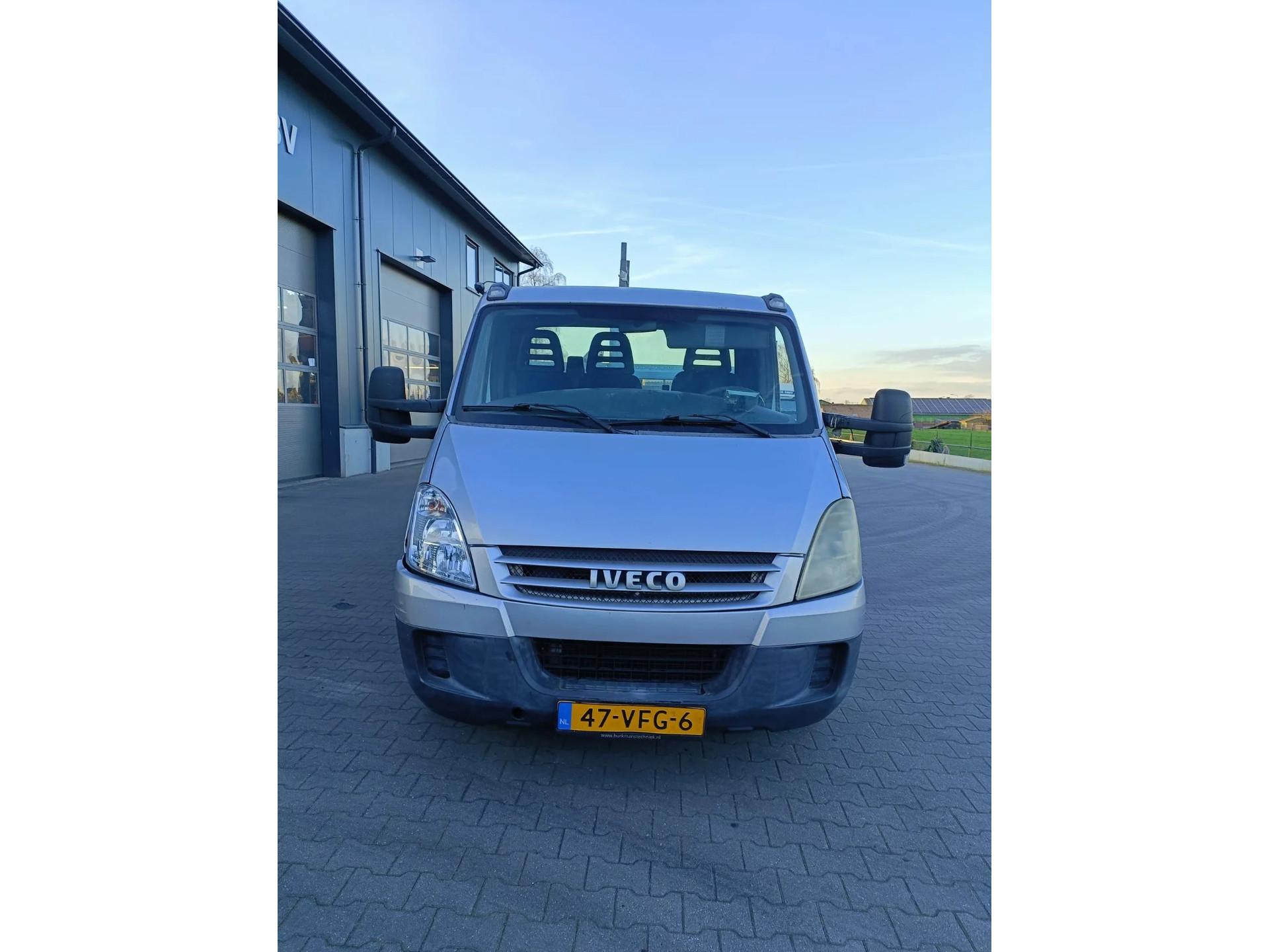 Foto 6 van Iveco Daily 35C18 BE COMBI - GESTUURDE OPLEGGER - PALFINGER KRAAN 4.5T RADIOGRAFISCH
