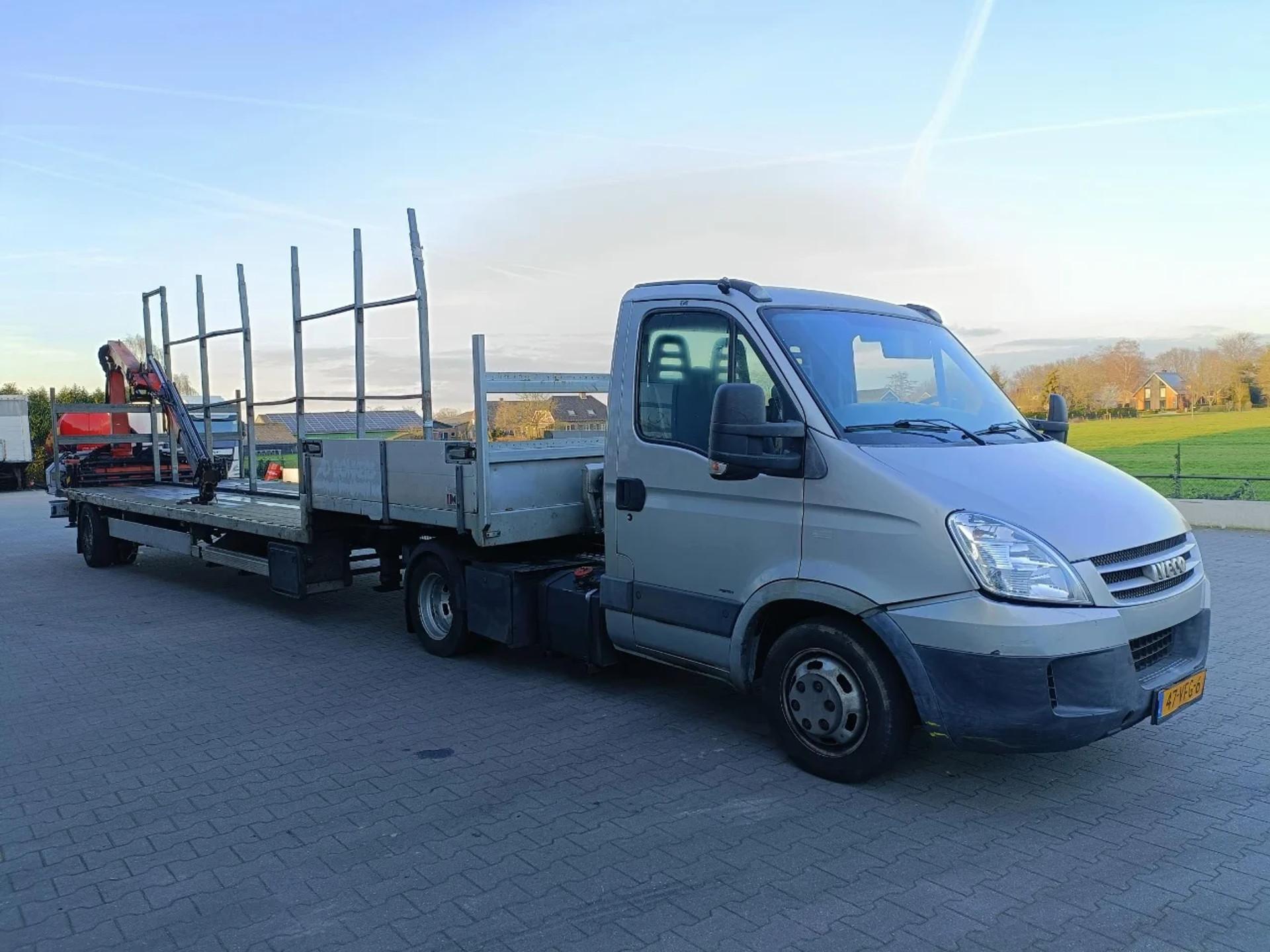 Foto 9 van Iveco Daily 35C18 BE COMBI - GESTUURDE OPLEGGER - PALFINGER KRAAN 4.5T RADIOGRAFISCH