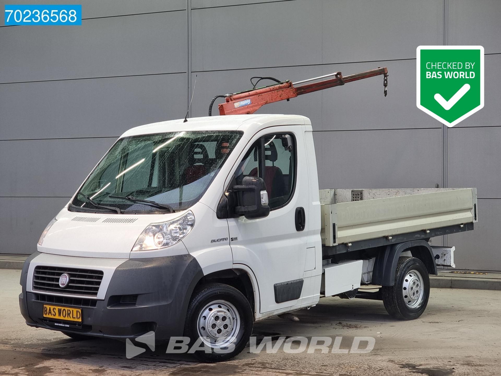 Foto 1 van Fiat Ducato 115PK Open laadbak met Kraan HMF202T2 Kranwagen Trekhaak Pickup Kraanwagen Trekhaak