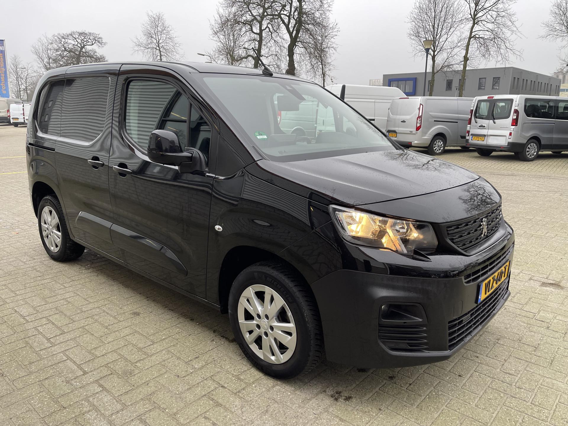 Foto 4 van Peugeot Partner 1.5 BlueHDI automaat Asphalt / vaste prijs rijklaar € 15.450 ex btw / lease vanaf € 283