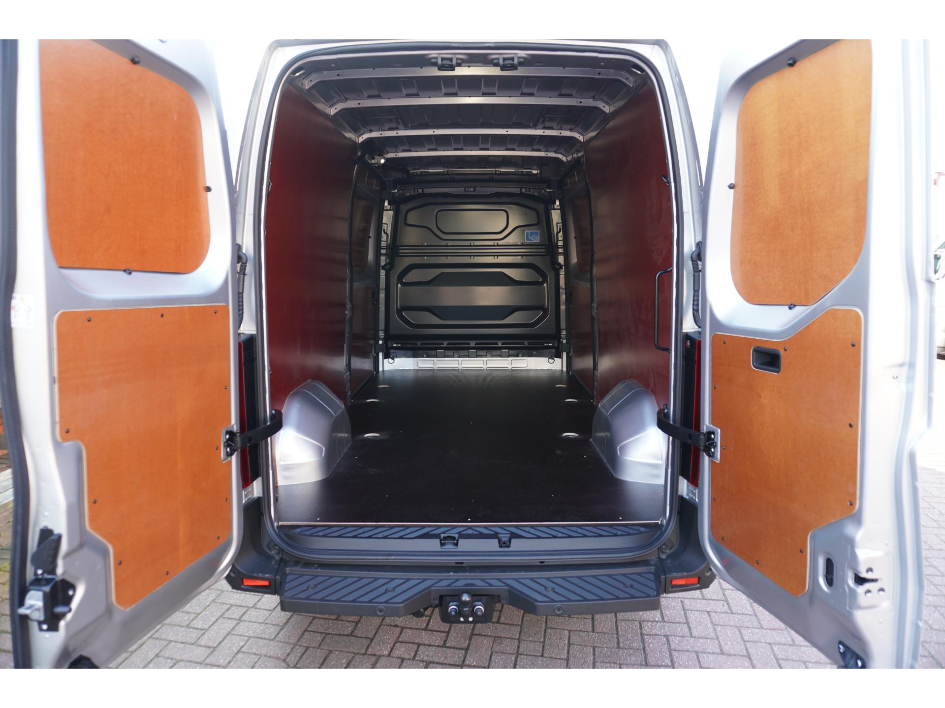 Foto 11 van Renault T35 2.0 dCi 170PK L3H2 Extra Schuifdeur links en Rechts