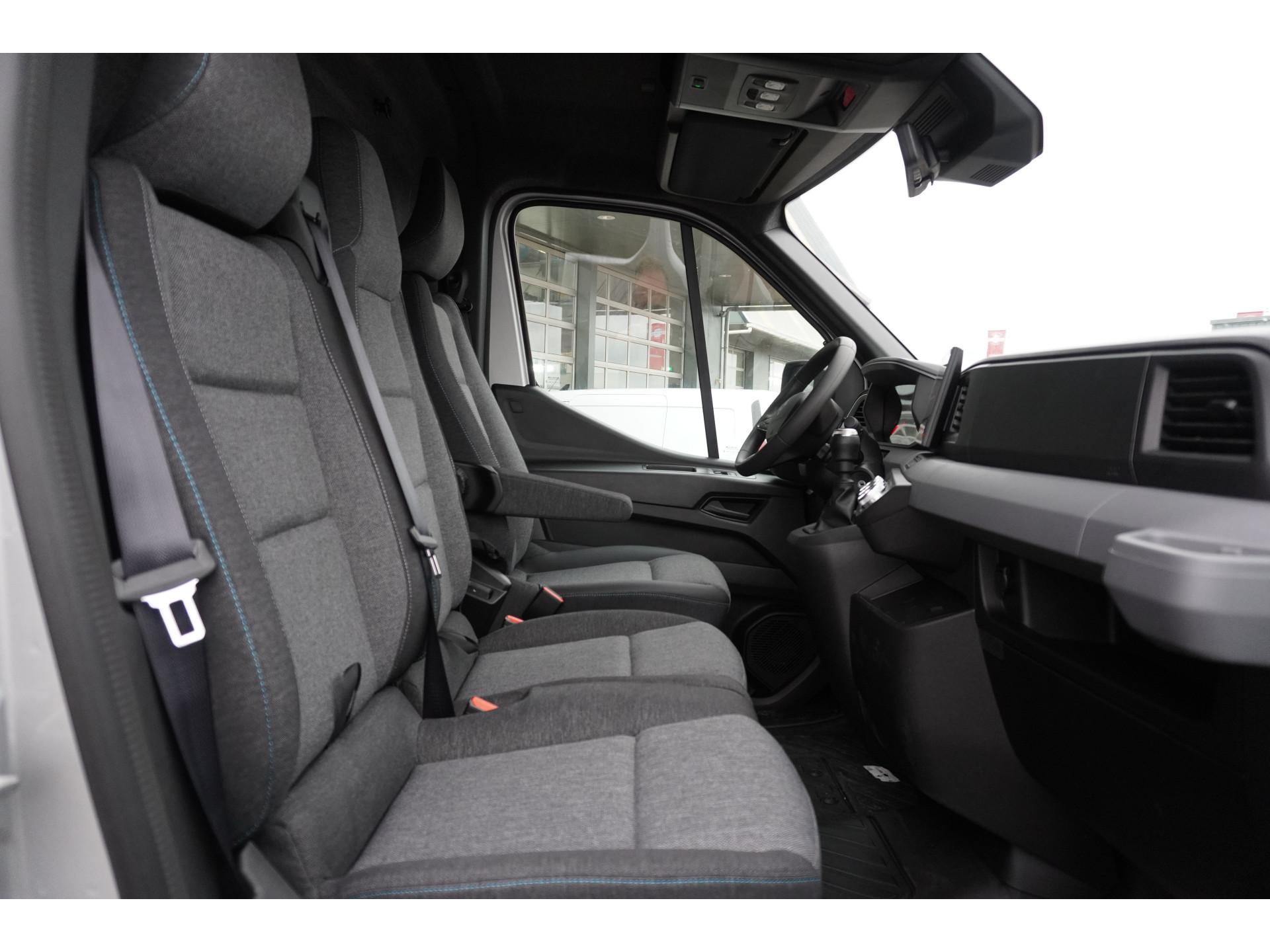 Foto 12 van Renault T35 2.0 dCi 170PK L3H2 Extra Schuifdeur links en Rechts