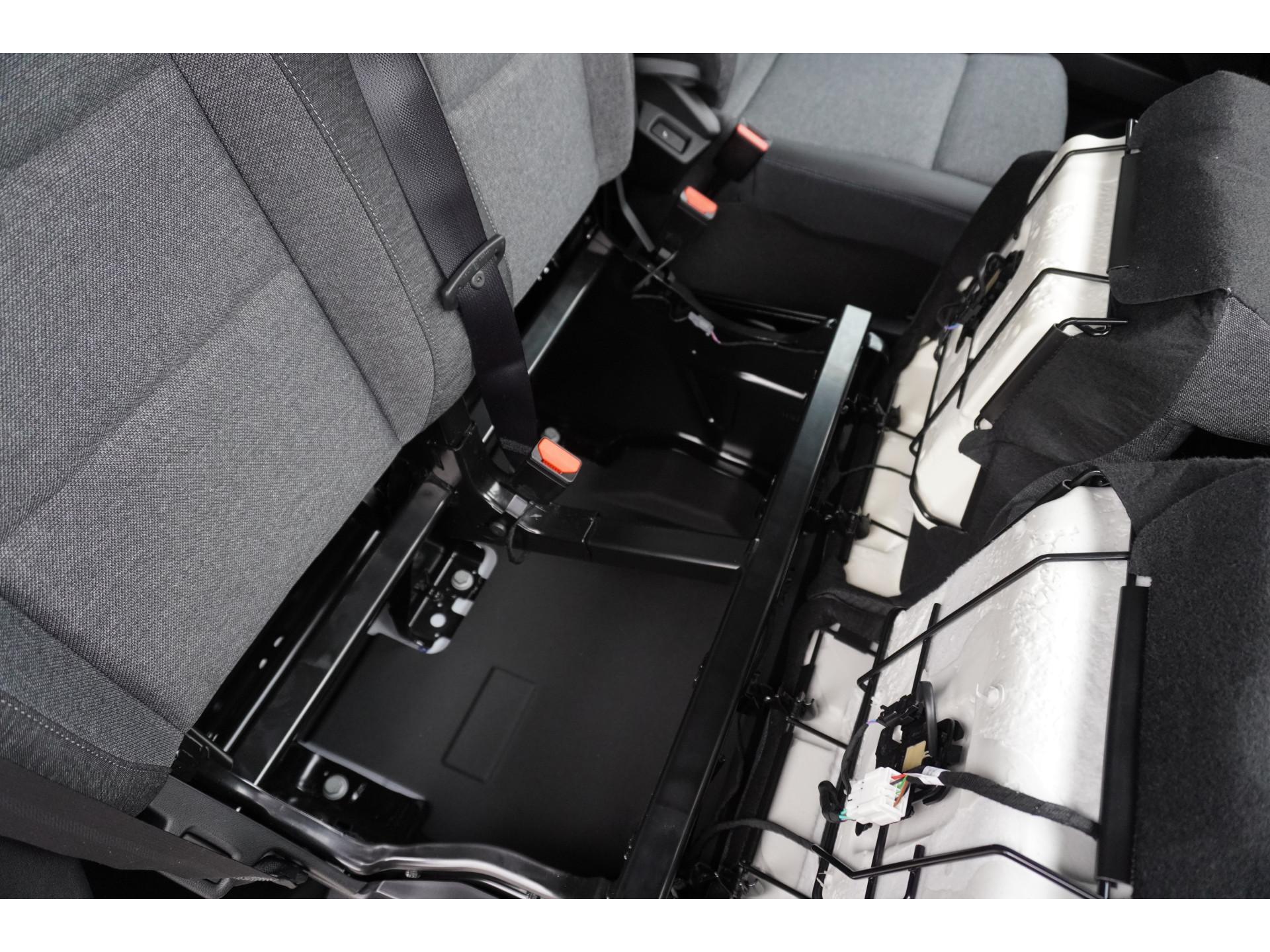 Foto 17 van Renault T35 2.0 dCi 170PK L3H2 Extra Schuifdeur links en Rechts