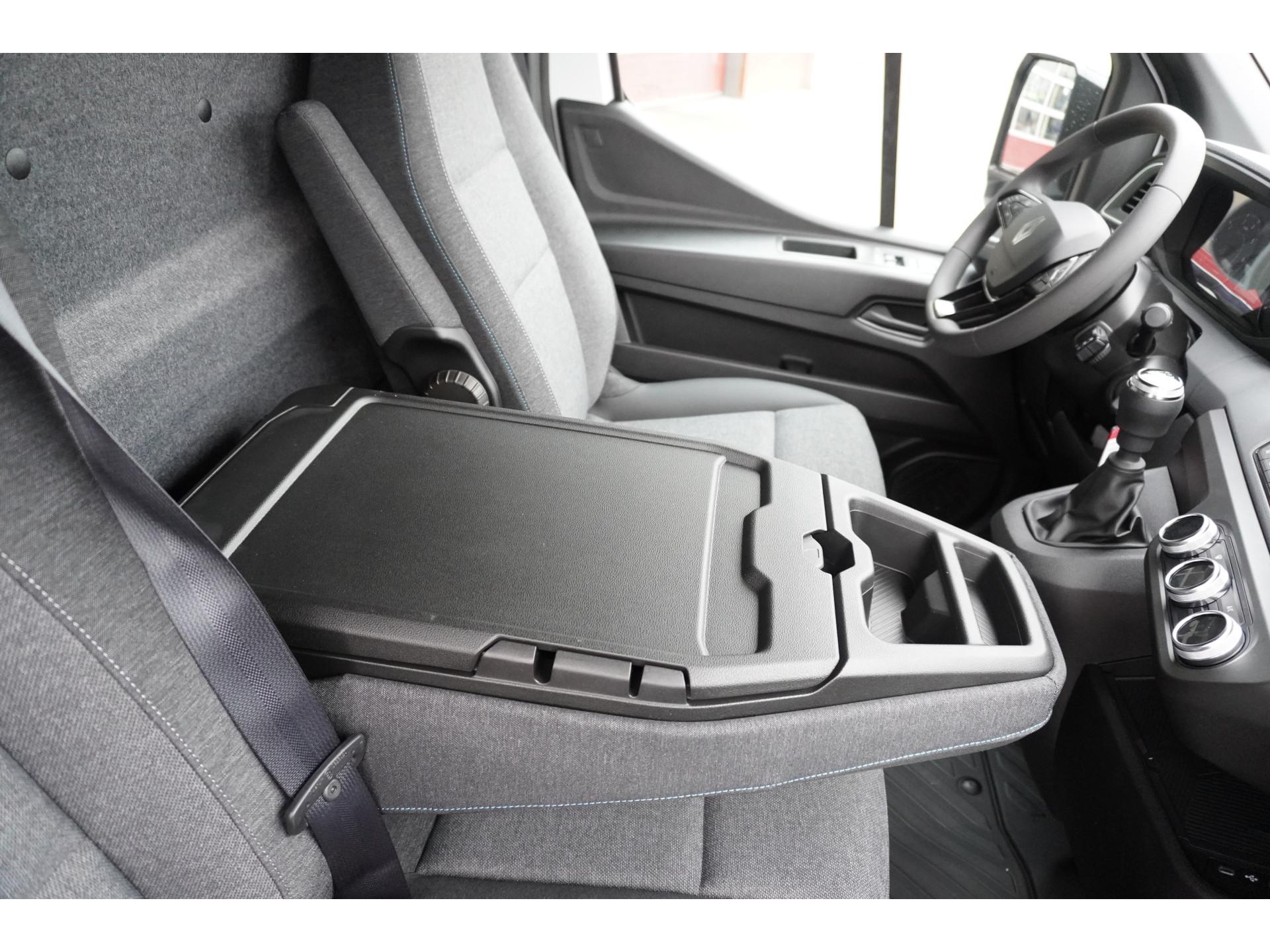 Foto 19 van Renault T35 2.0 dCi 170PK L3H2 Extra Schuifdeur links en Rechts