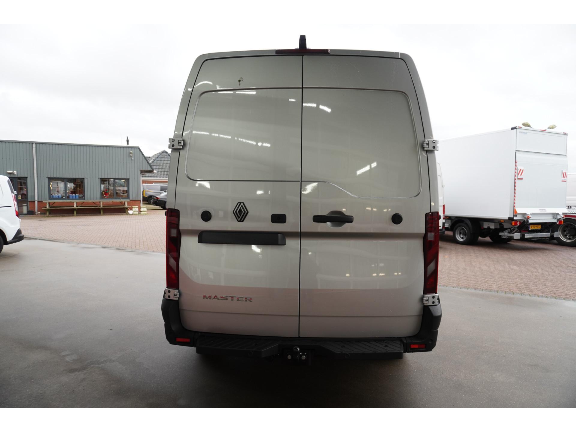 Foto 5 van Renault T35 2.0 dCi 170PK L3H2 Extra Schuifdeur links en Rechts