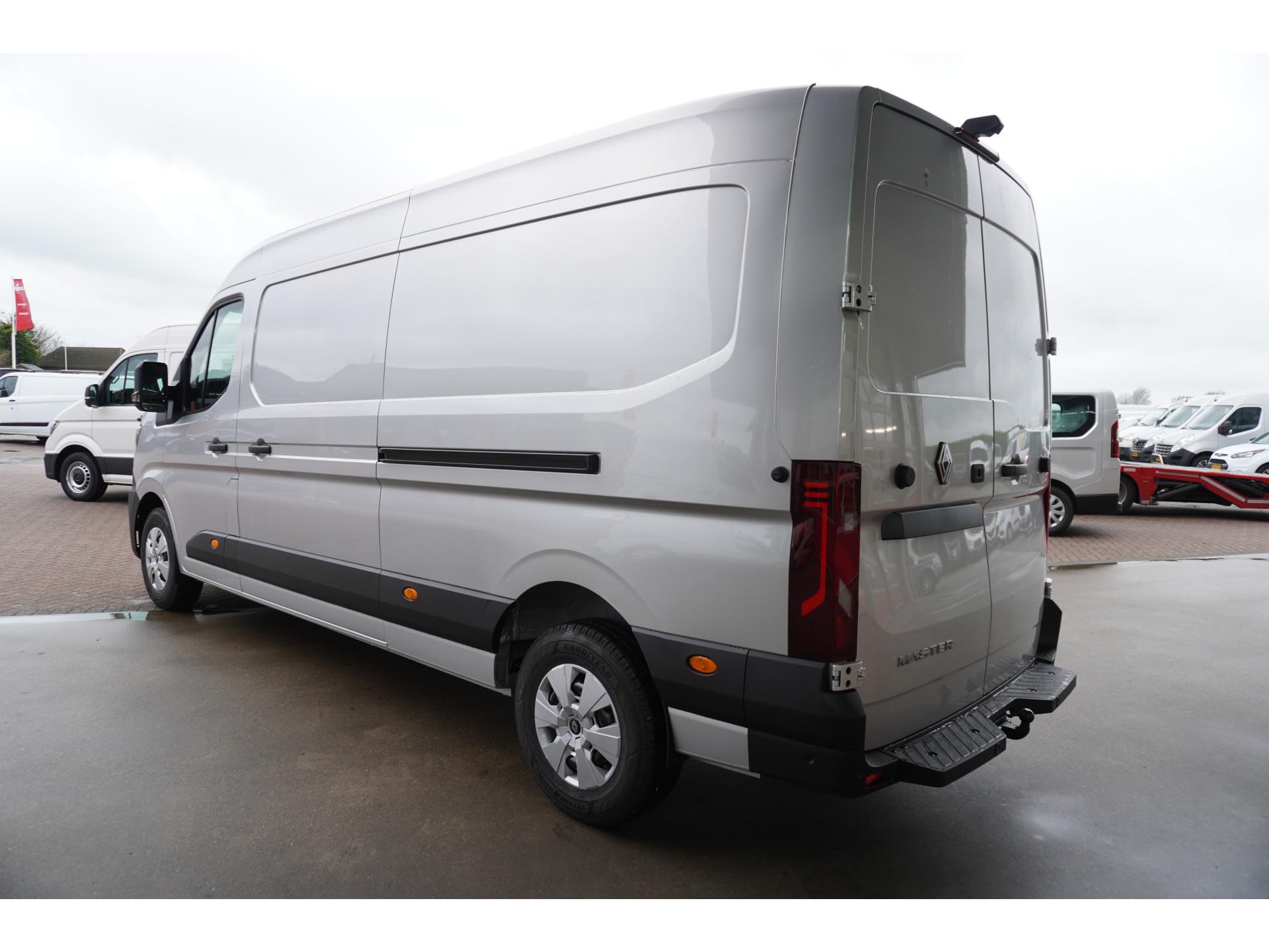 Foto 6 van Renault T35 2.0 dCi 170PK L3H2 Extra Schuifdeur links en Rechts