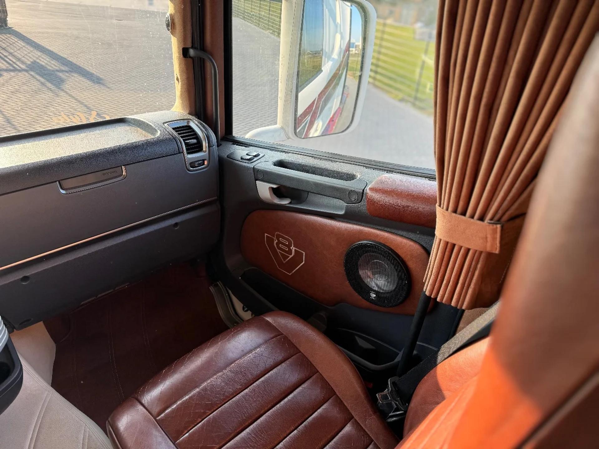 Foto 20 van Scania R500 V8 SHOWTRUCK, FULL AIR, SPECIAL INTERIOR, FULL FULL!