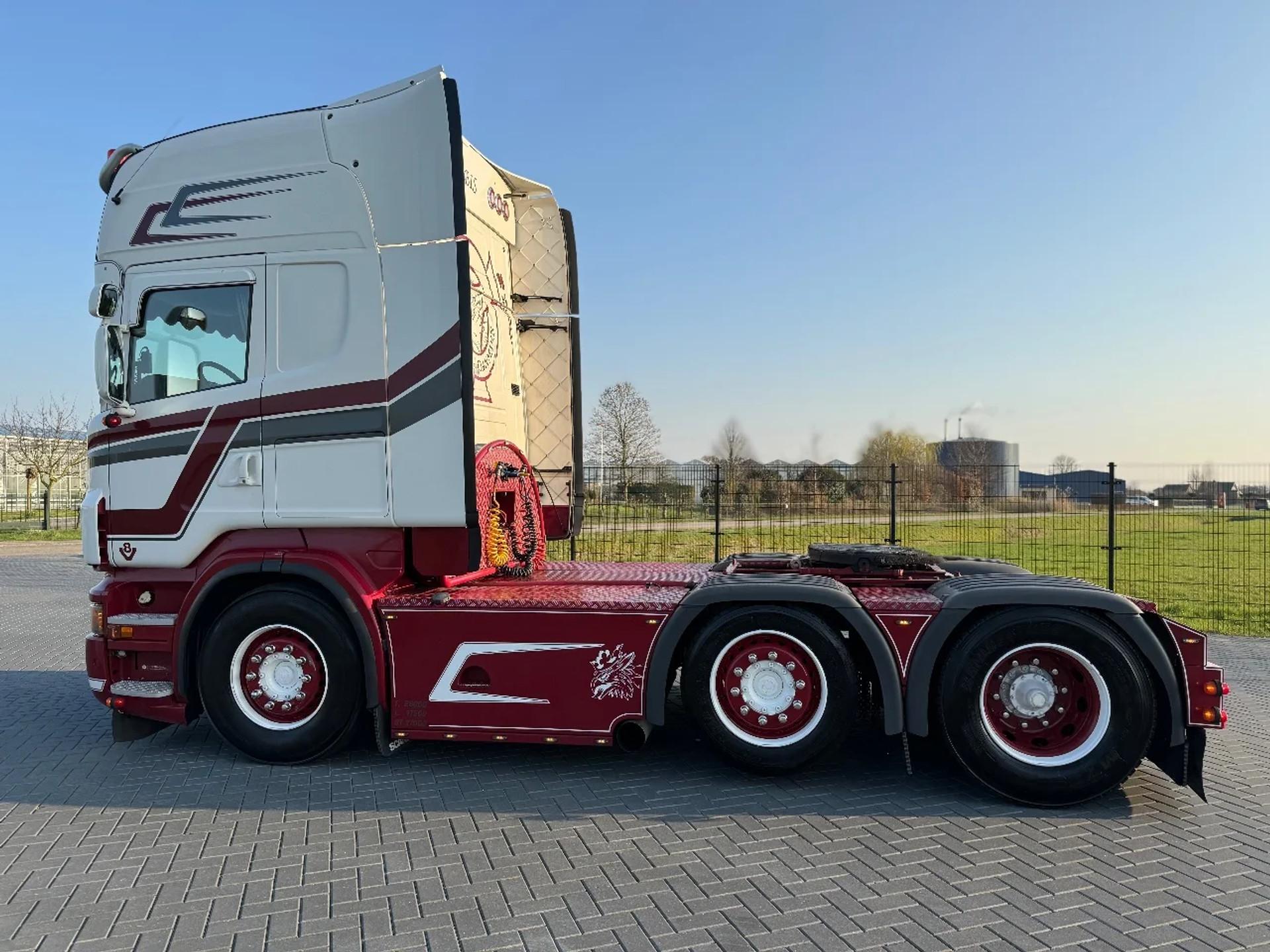 Foto 3 van Scania R500 V8 SHOWTRUCK, FULL AIR, SPECIAL INTERIOR, FULL FULL!