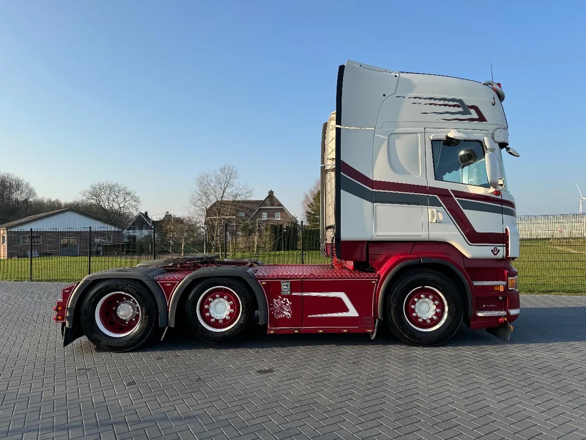 Foto 4 van Scania R500 V8 SHOWTRUCK, FULL AIR, SPECIAL INTERIOR, FULL FULL!