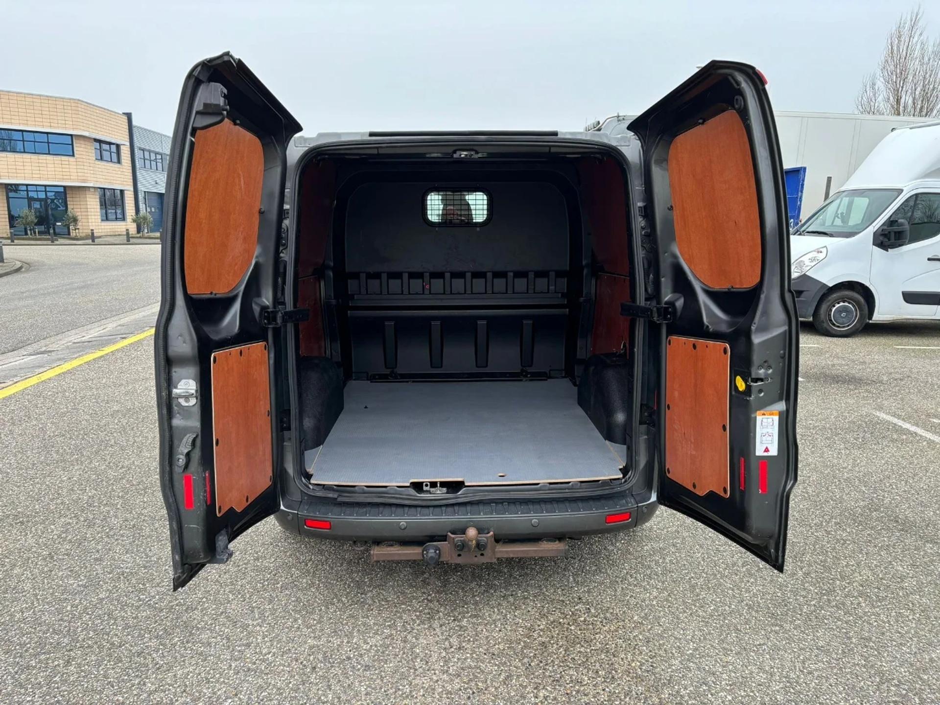 Foto 9 van Ford Transit Custom 2.0TDCI L2H1 Dubbelcabine Dub Schuifdeur Airco Cruisecontrol Trekhaak