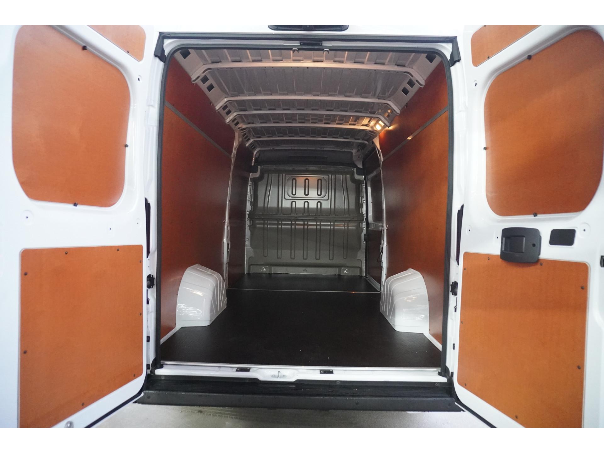 Foto 11 van Fiat 2.2 MultiJet 140PK S&S L4H2 3.5t Betimmering