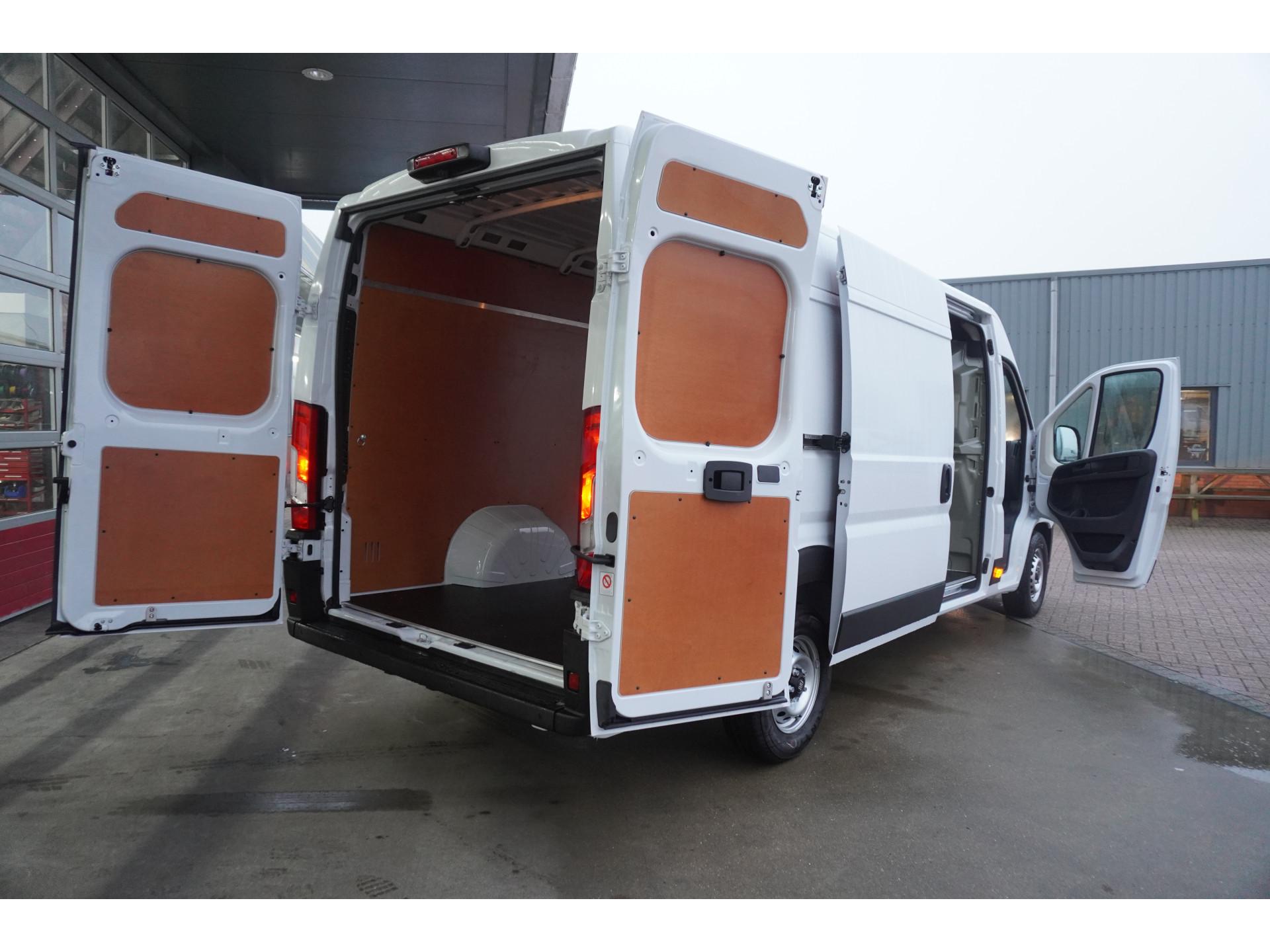 Foto 5 van Fiat 2.2 MultiJet 140PK S&S L4H2 3.5t Betimmering