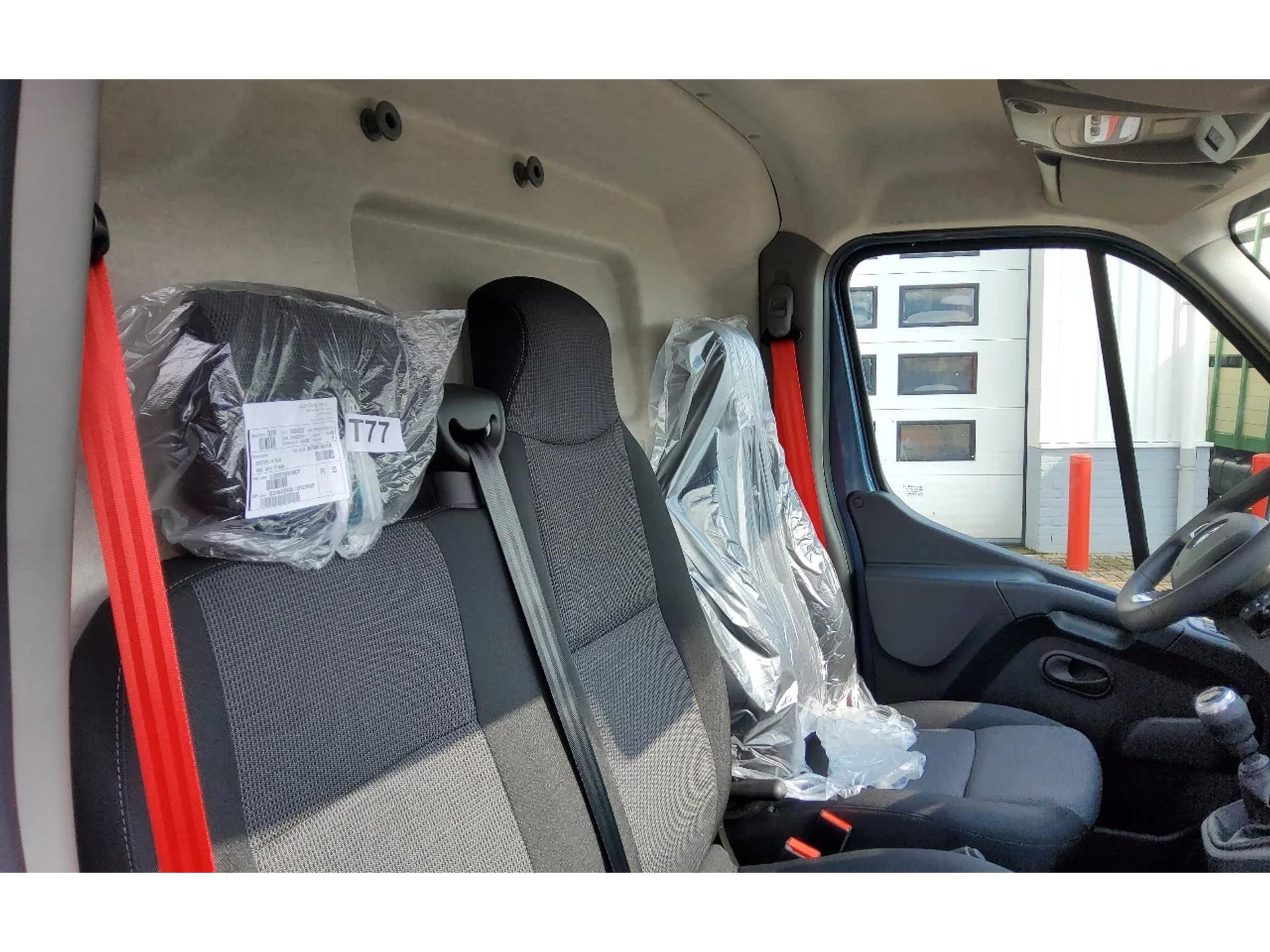 Foto 19 van Renault Master 180.35 EURO 6 L2H2 GESLOTEN METALLIC BLAUW-GRIJS