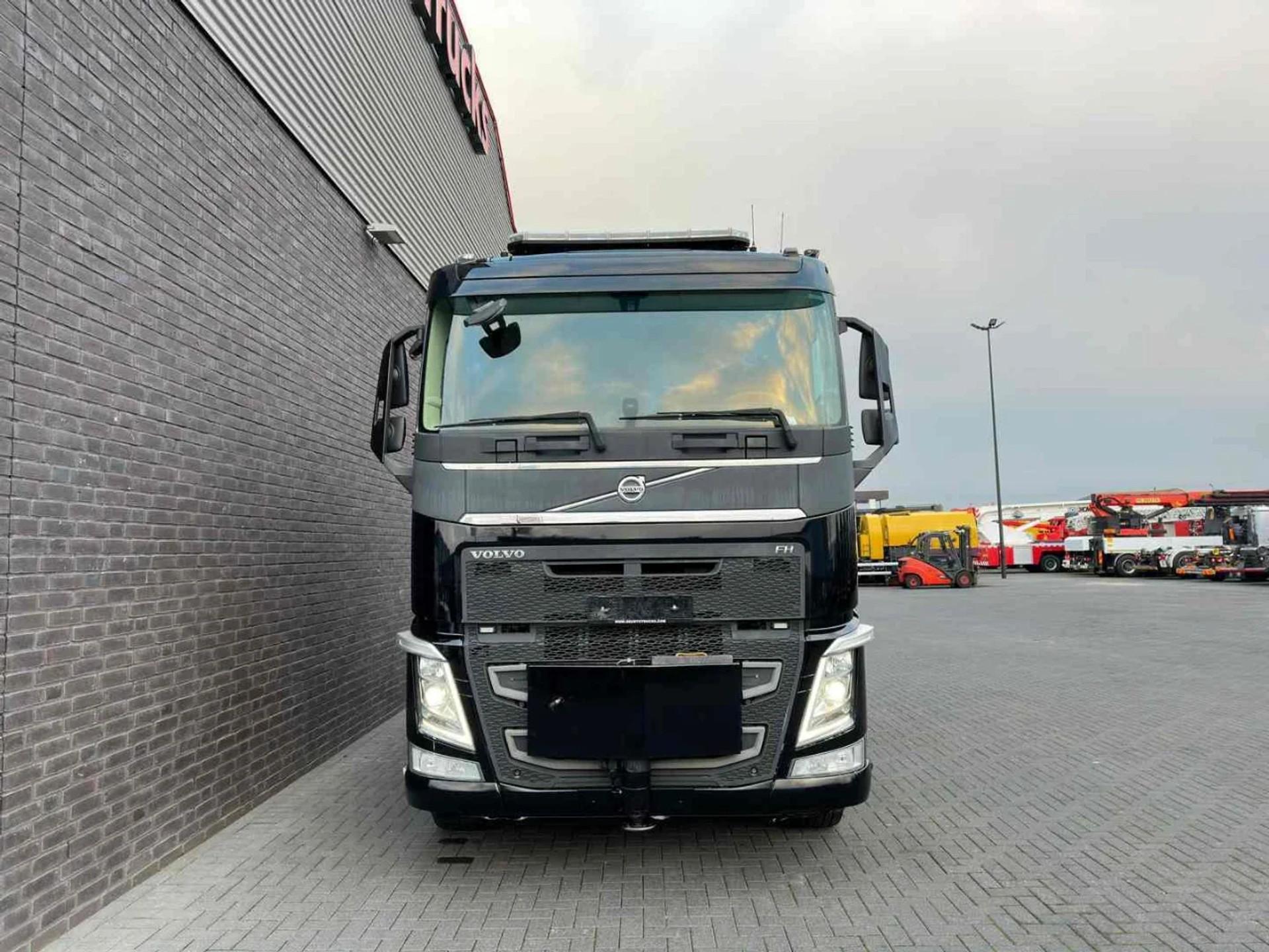 Foto 14 van Volvo FH 500 8X2 + PALFINGER PK 110002-SH G + JIB PJ 125 E KRAAN/KRAN/CRANE/GRUA