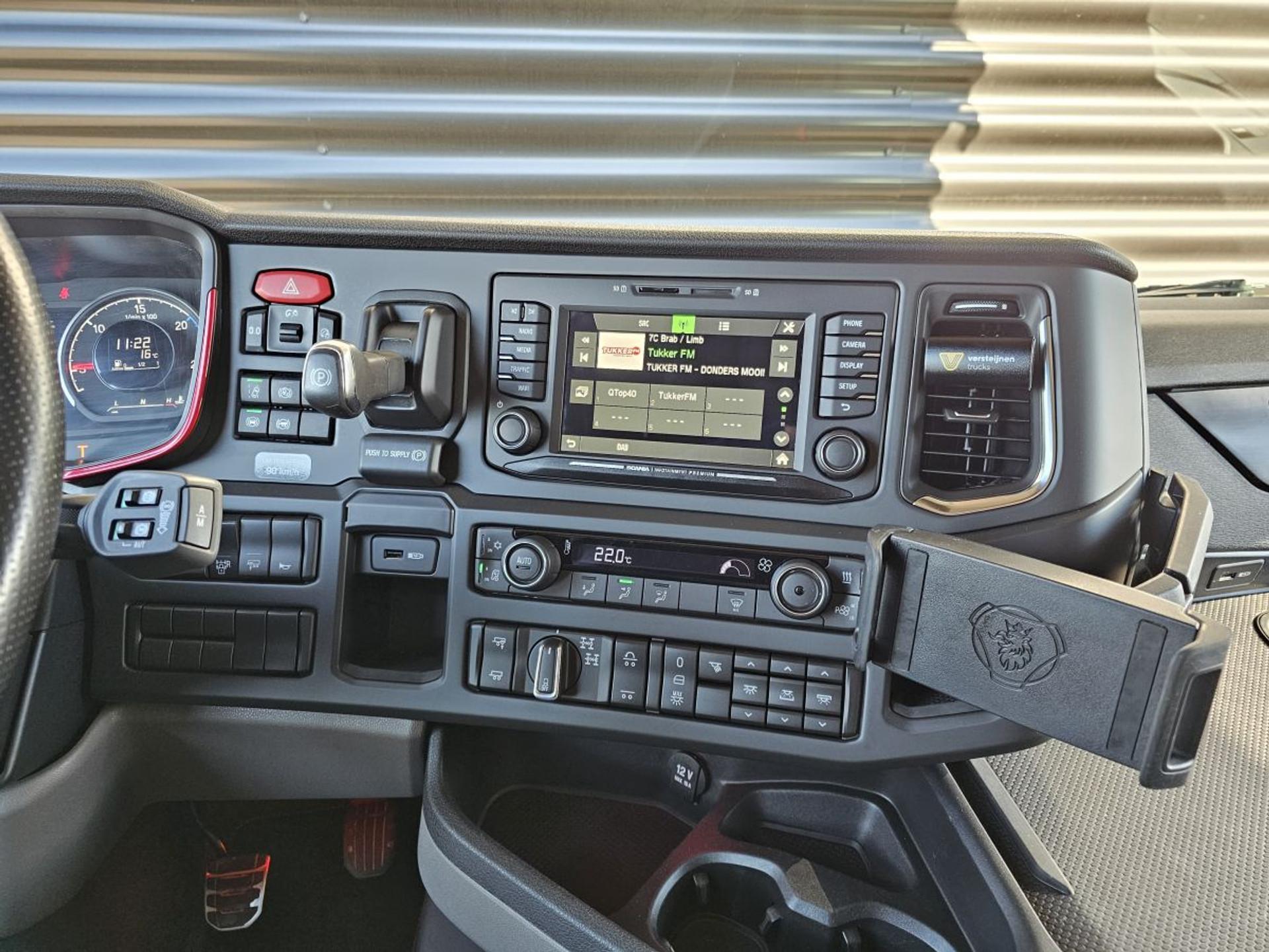 Foto 15 van Scania S650 6x4 / FULL AIR / RETARDER / 220 dkm!