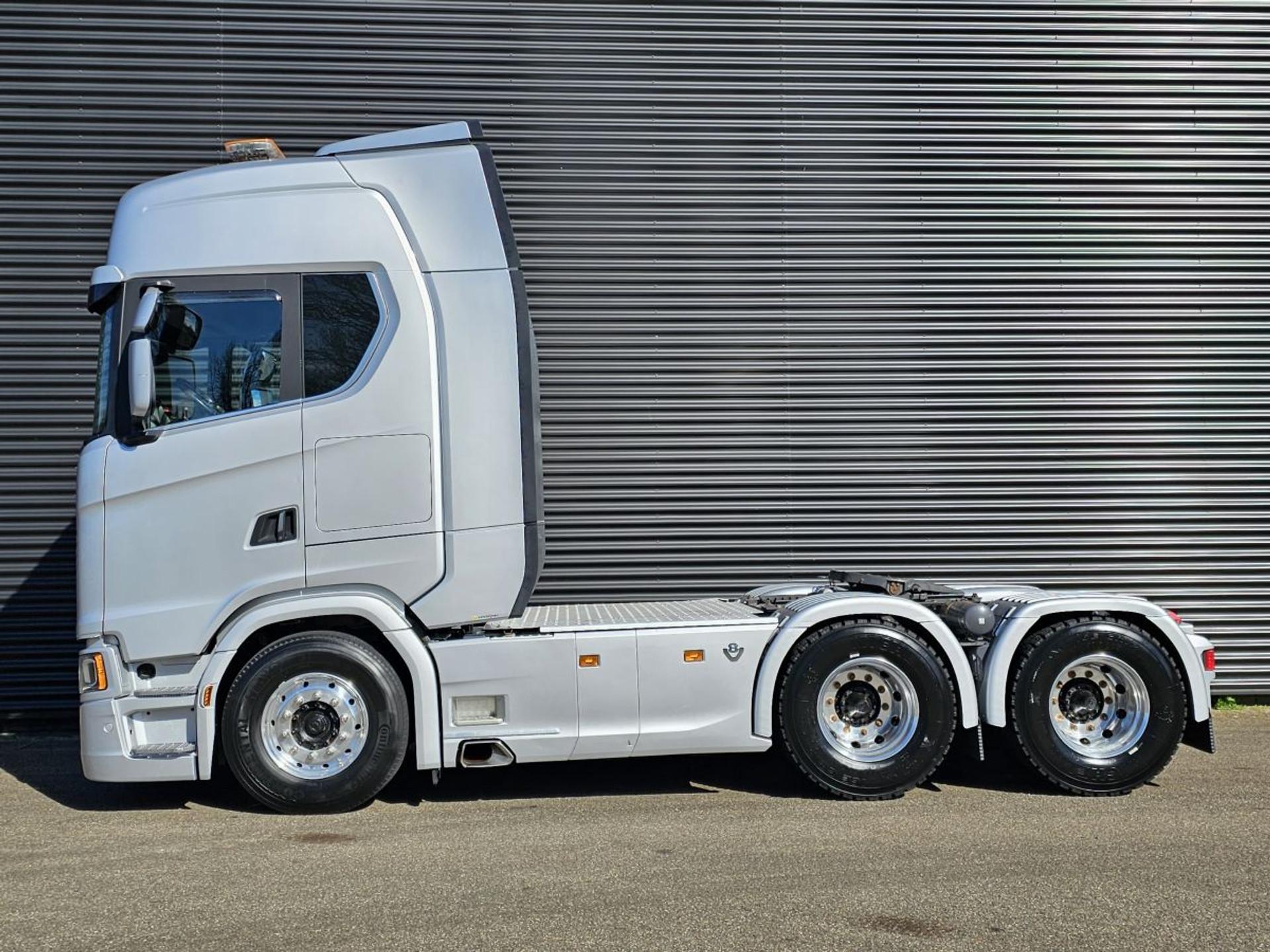 Foto 2 van Scania S650 6x4 / FULL AIR / RETARDER / 220 dkm!