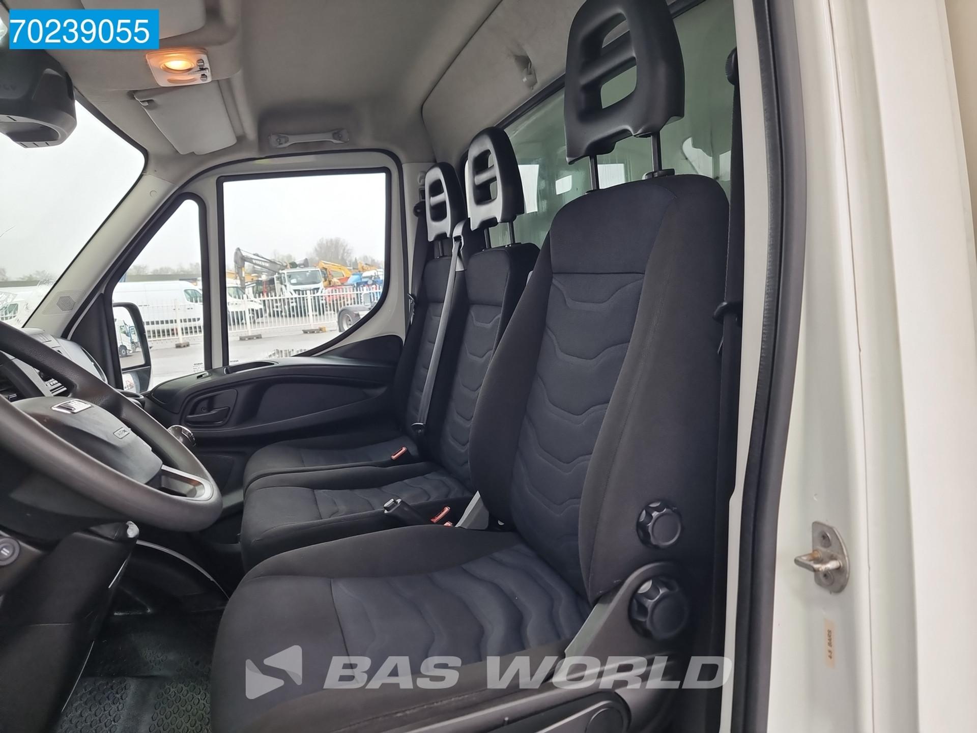 Foto 11 van Iveco 35C16 Euro6 Laadklep Bakwagen Airco Cruise Meubelbak Koffer Airco Cruise control
