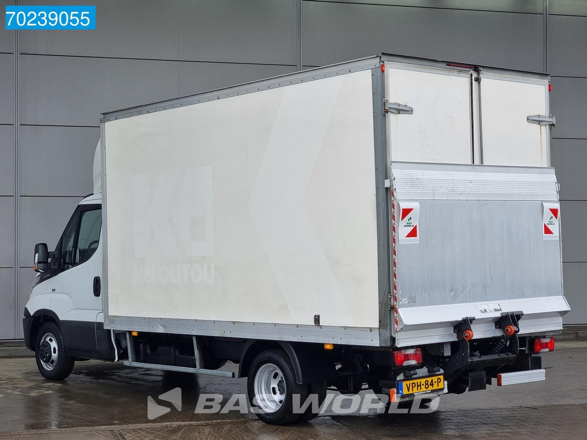Foto 2 van Iveco 35C16 Euro6 Laadklep Bakwagen Airco Cruise Meubelbak Koffer Airco Cruise control