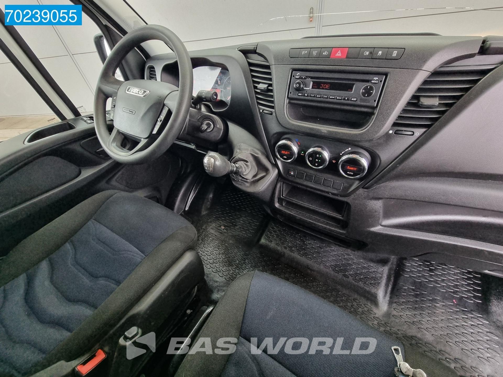 Foto 9 van Iveco 35C16 Euro6 Laadklep Bakwagen Airco Cruise Meubelbak Koffer Airco Cruise control