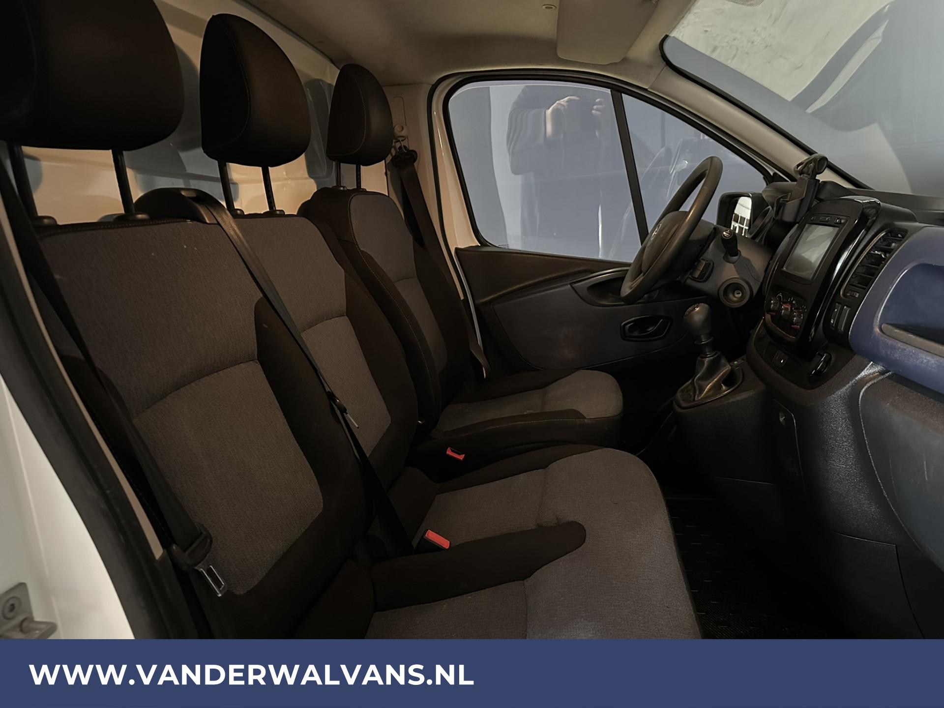 Foto 6 van Opel Vivaro 1.6 CDTI 125pk L2H1 Euro6 Airco | Navigatie | Trekhaak | Cruisecontrol
