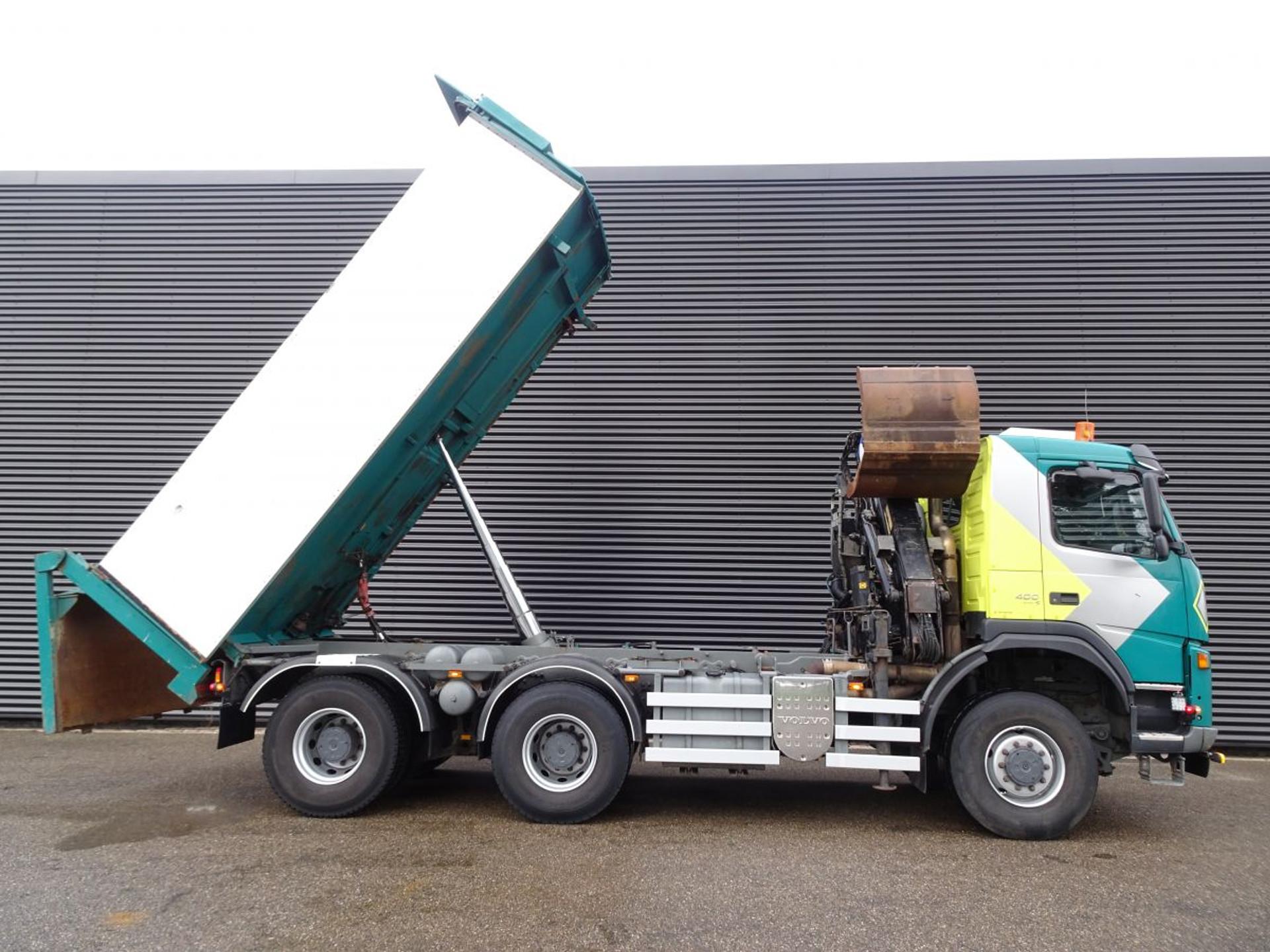 Foto 9 van Volvo TERBERG FM1350 6X6 EURO 5 / Z KRAN + 2 SIDE TIPPER