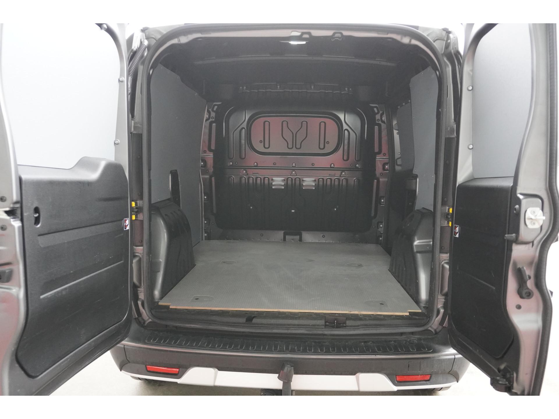 Foto 12 van Fiat Dobló Cargo 1.6 MJ 105PK L1H1 S Trekking