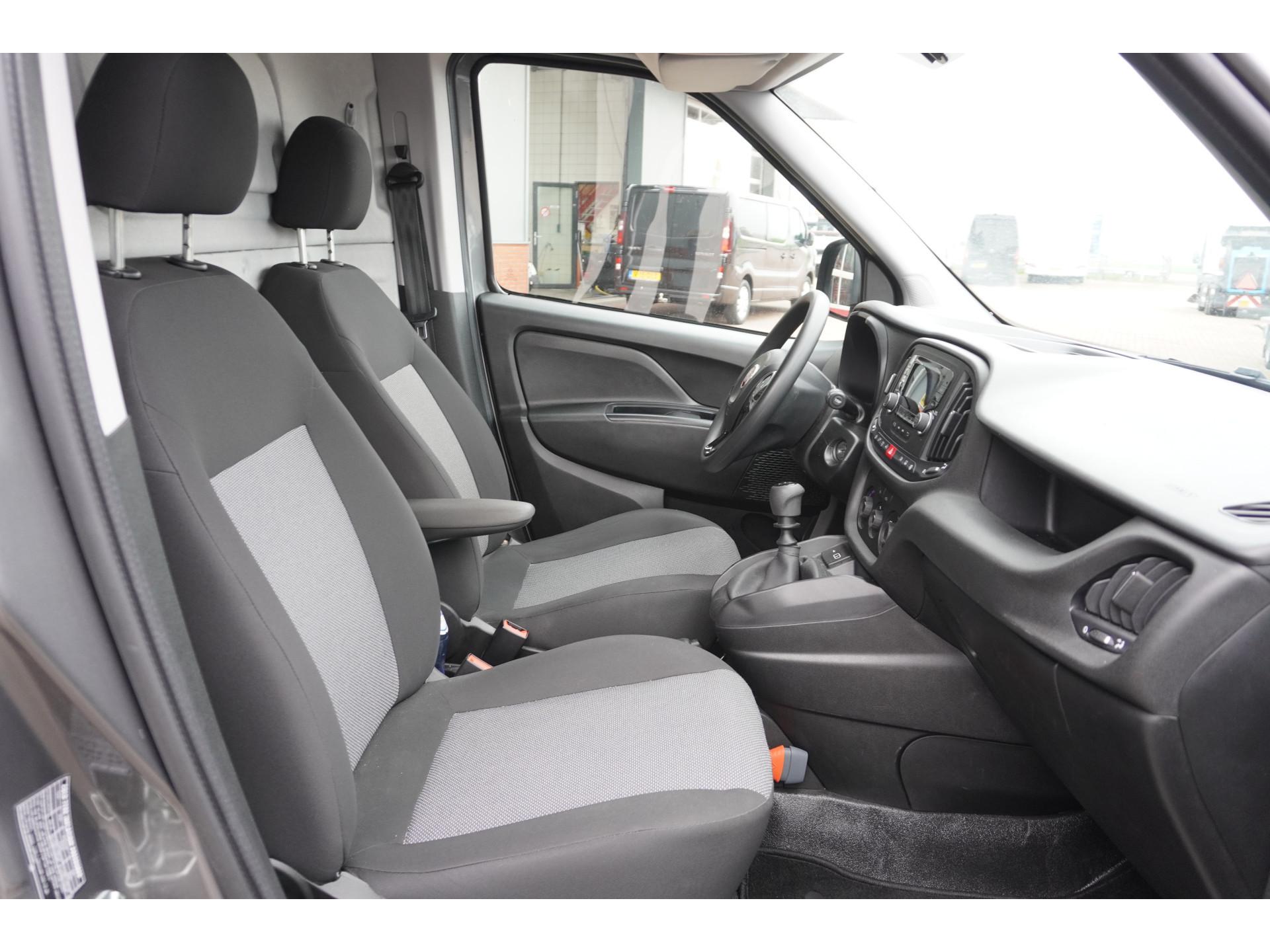 Foto 13 van Fiat Dobló Cargo 1.6 MJ 105PK L1H1 S Trekking