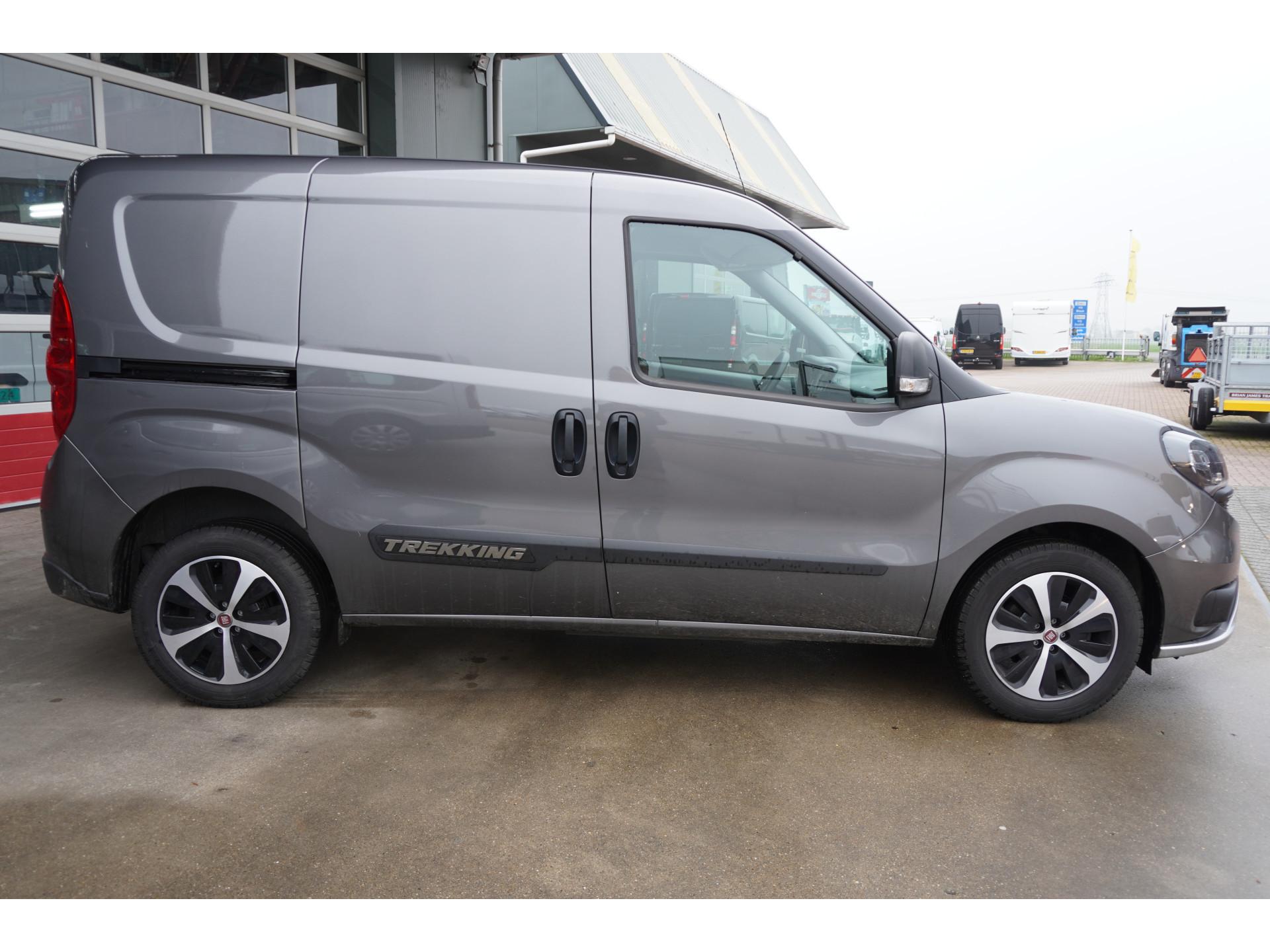 Foto 3 van Fiat Dobló Cargo 1.6 MJ 105PK L1H1 S Trekking