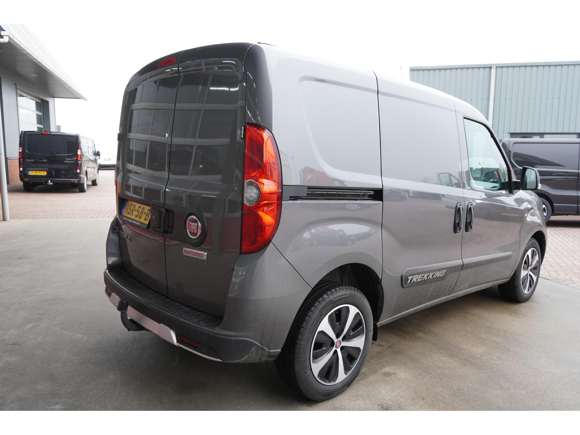Foto 4 van Fiat Dobló Cargo 1.6 MJ 105PK L1H1 S Trekking