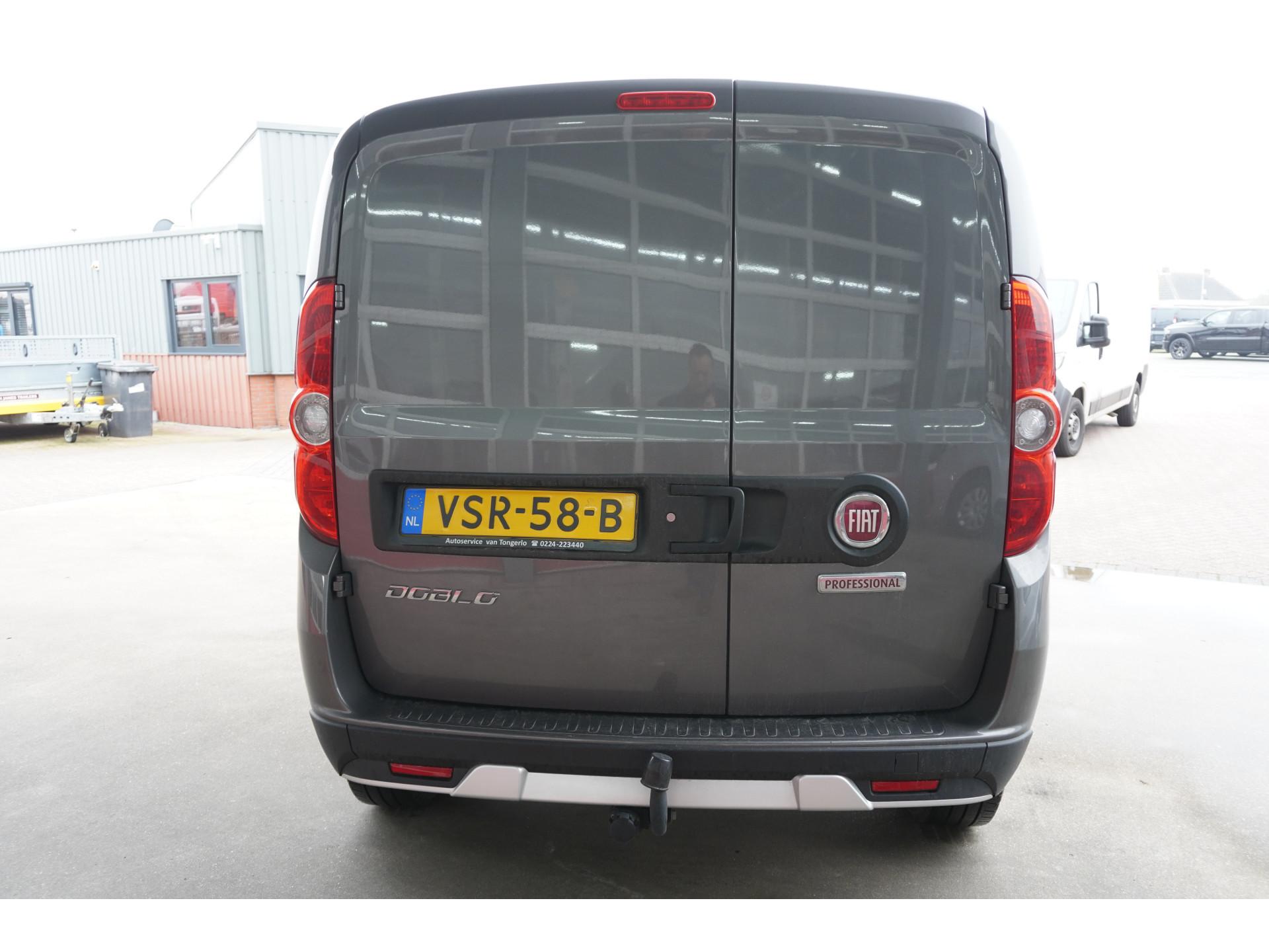 Foto 5 van Fiat Dobló Cargo 1.6 MJ 105PK L1H1 S Trekking