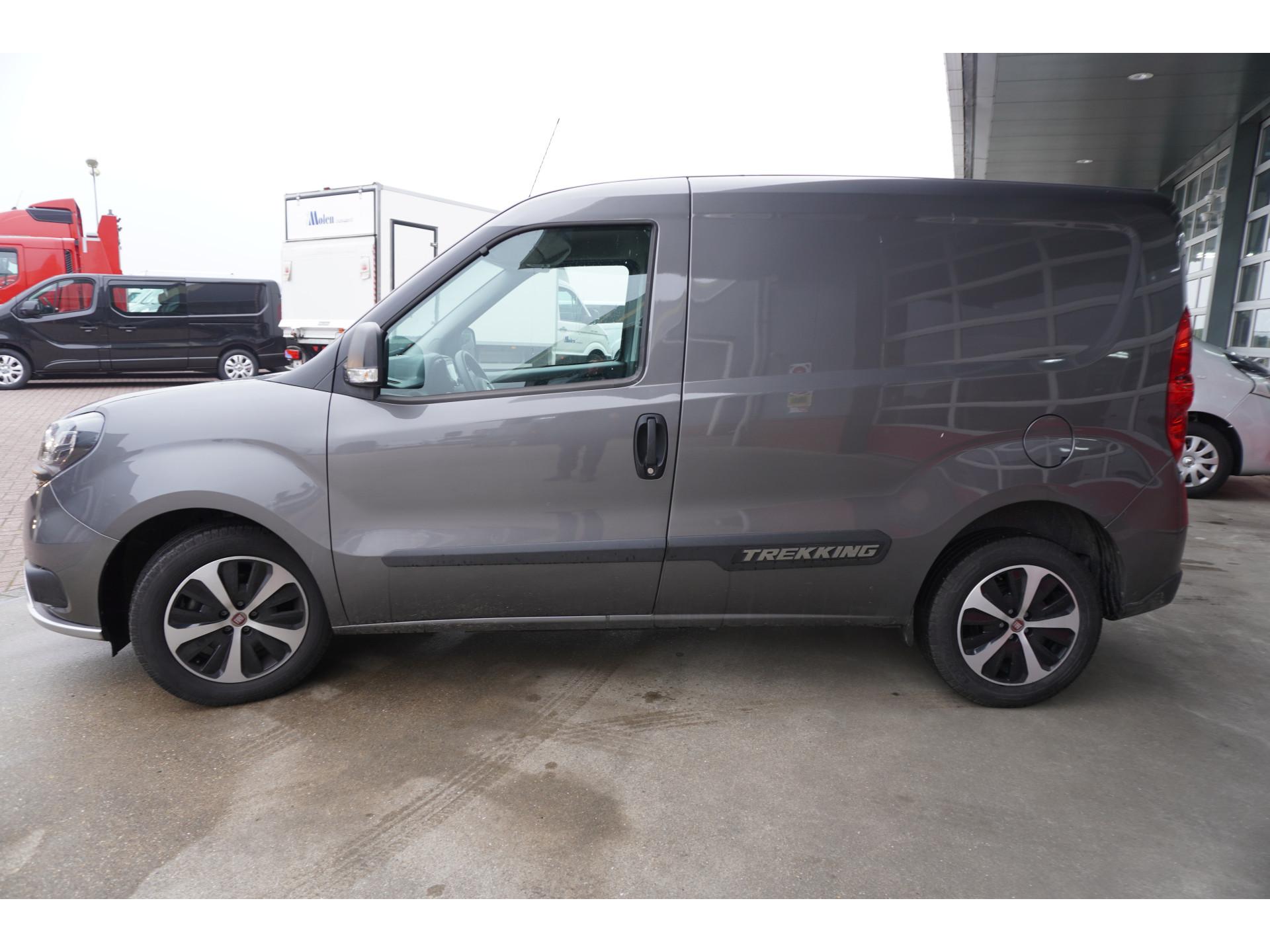 Foto 7 van Fiat Dobló Cargo 1.6 MJ 105PK L1H1 S Trekking