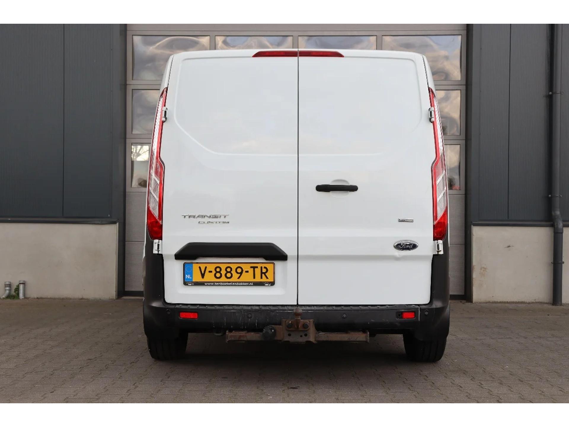 Foto 12 van Ford Transit Custom 2.0 TDCi 130PK L2H1 l Airco l Navi l Trekhaak l Cruise Control