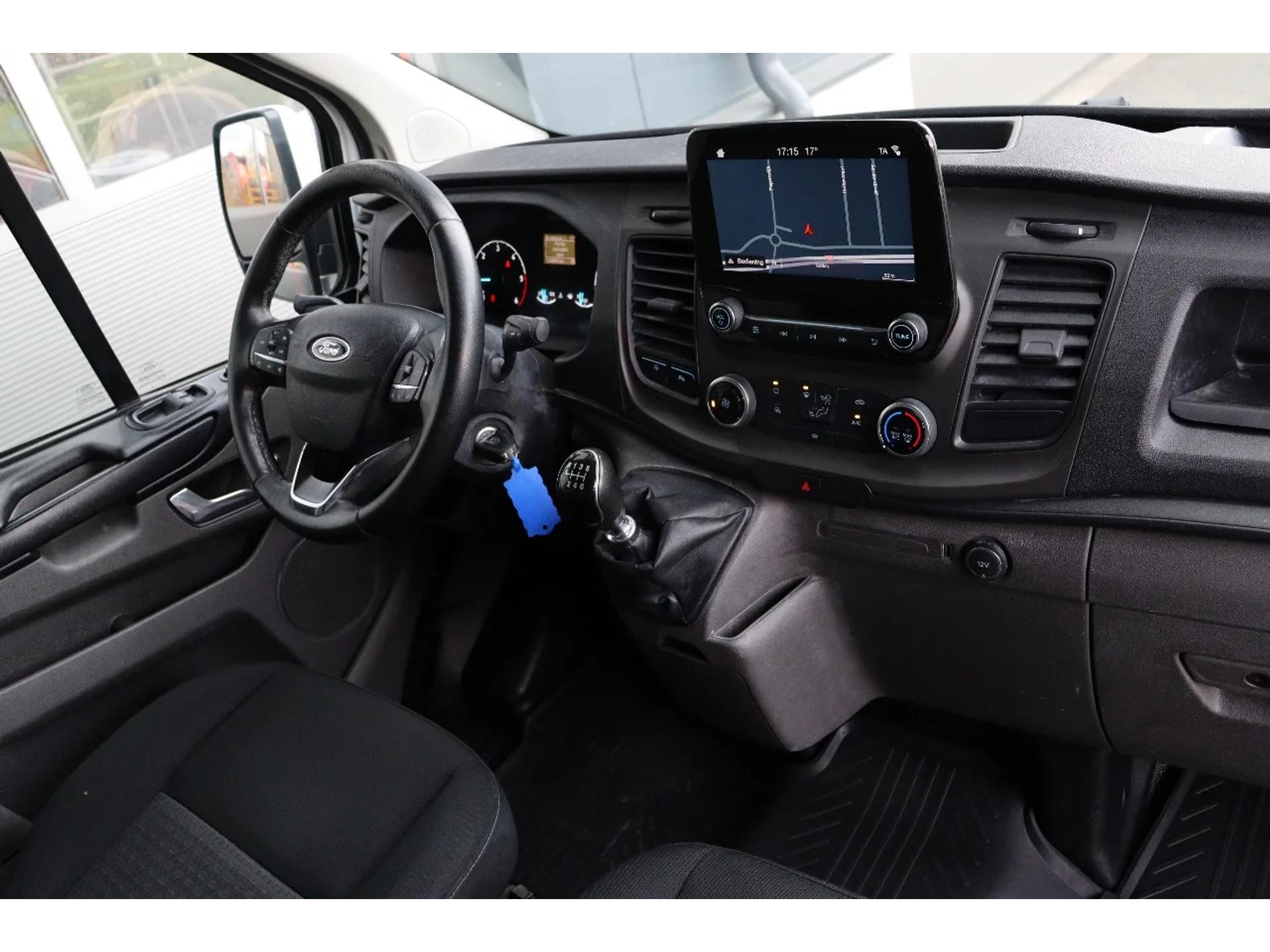 Foto 16 van Ford Transit Custom 2.0 TDCi 130PK L2H1 l Airco l Navi l Trekhaak l Cruise Control