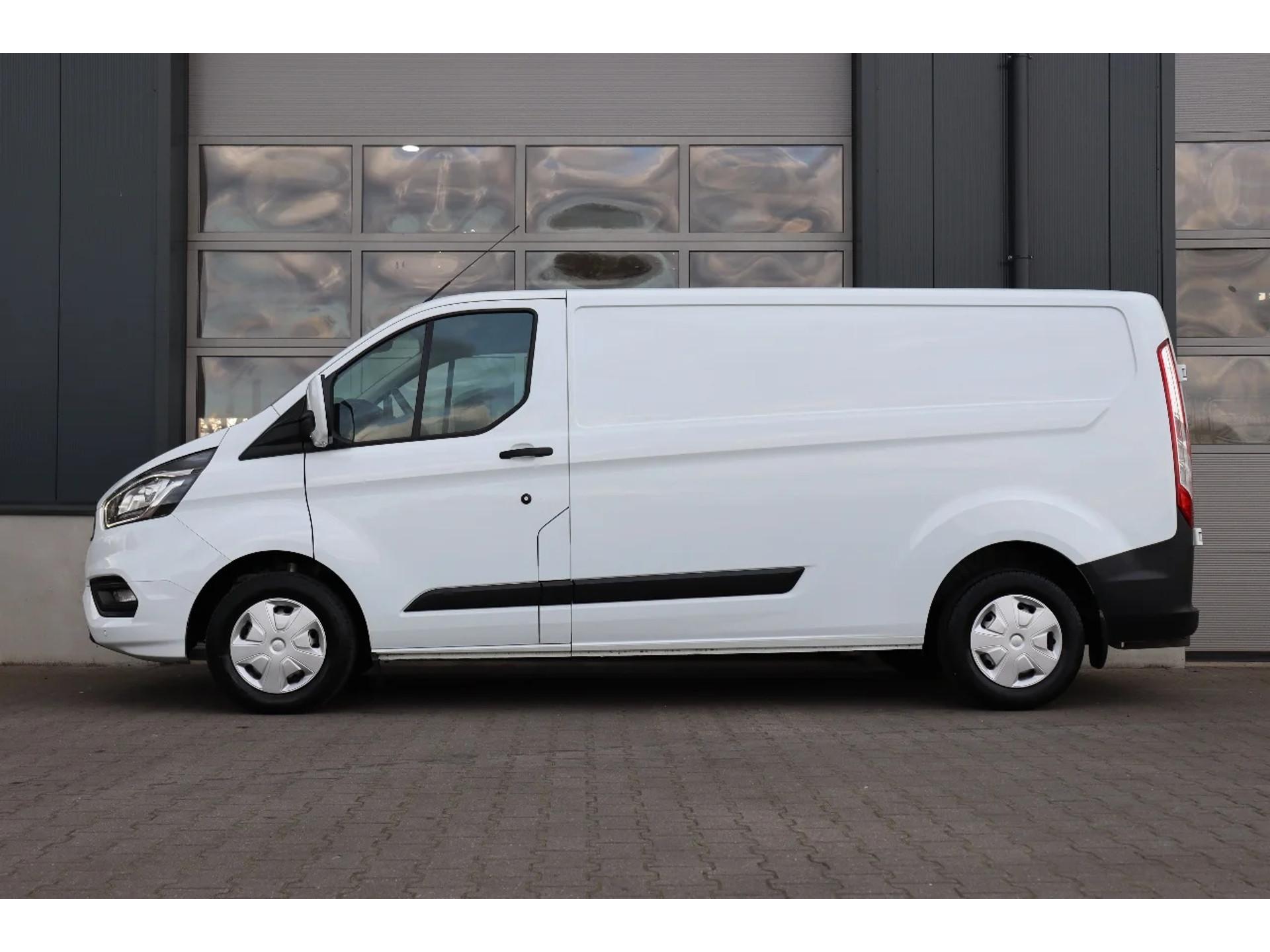 Foto 9 van Ford Transit Custom 2.0 TDCi 130PK L2H1 l Airco l Navi l Trekhaak l Cruise Control