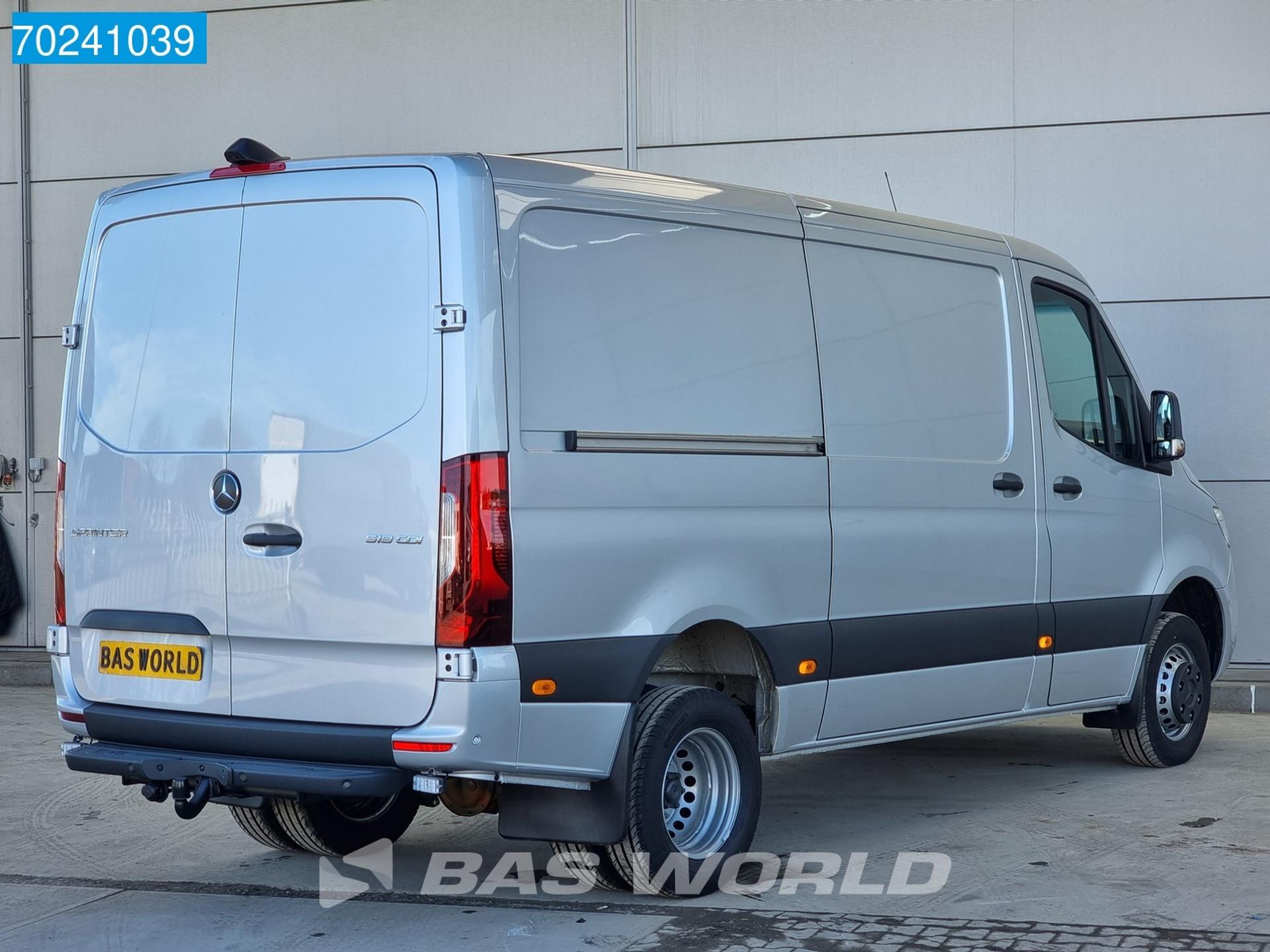 Foto 5 van Mercedes-Benz Sprinter 519 CDI Automaat L2H1 Dubbellucht Navi ACC Camera 10''MBUX 9m3 Airco Trekhaak