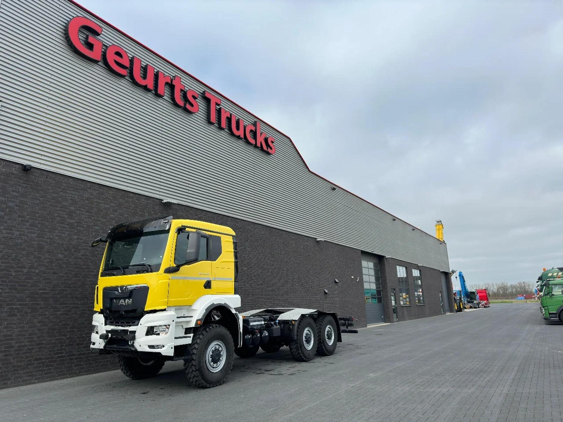 Foto 2 van MAN TGS 33.540 6X6 BB CH HEAVY DUTY CHASSIS CABINE/NIEUW/NEUE/NEW
