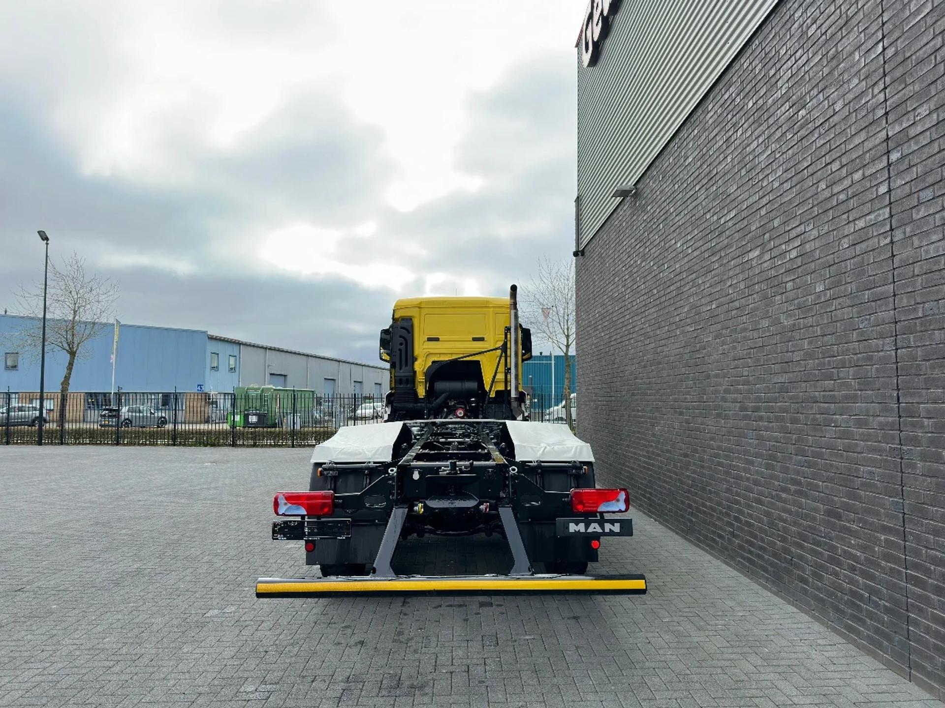 Foto 8 van MAN TGS 33.540 6X6 BB CH HEAVY DUTY CHASSIS CABINE/NIEUW/NEUE/NEW