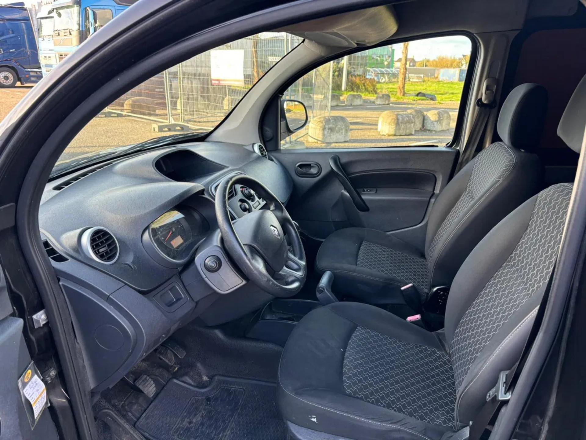 Foto 7 van Renault 1.5DCI L1H1 EURO 5 104.000KM