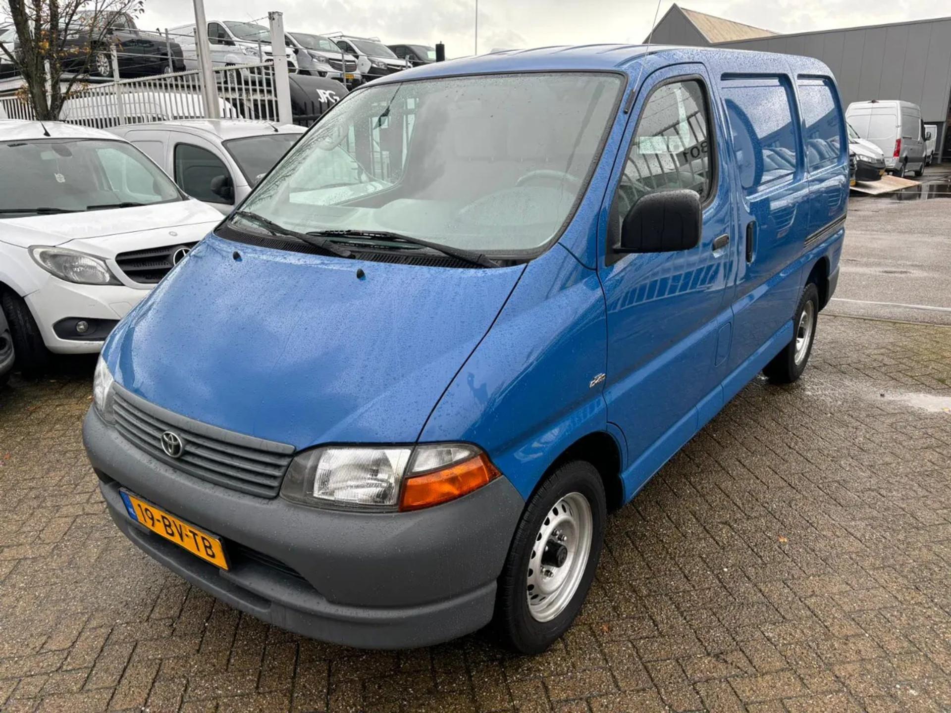 Foto 2 van Toyota 2.5 D-4D L1H1 Airco Trekhaak