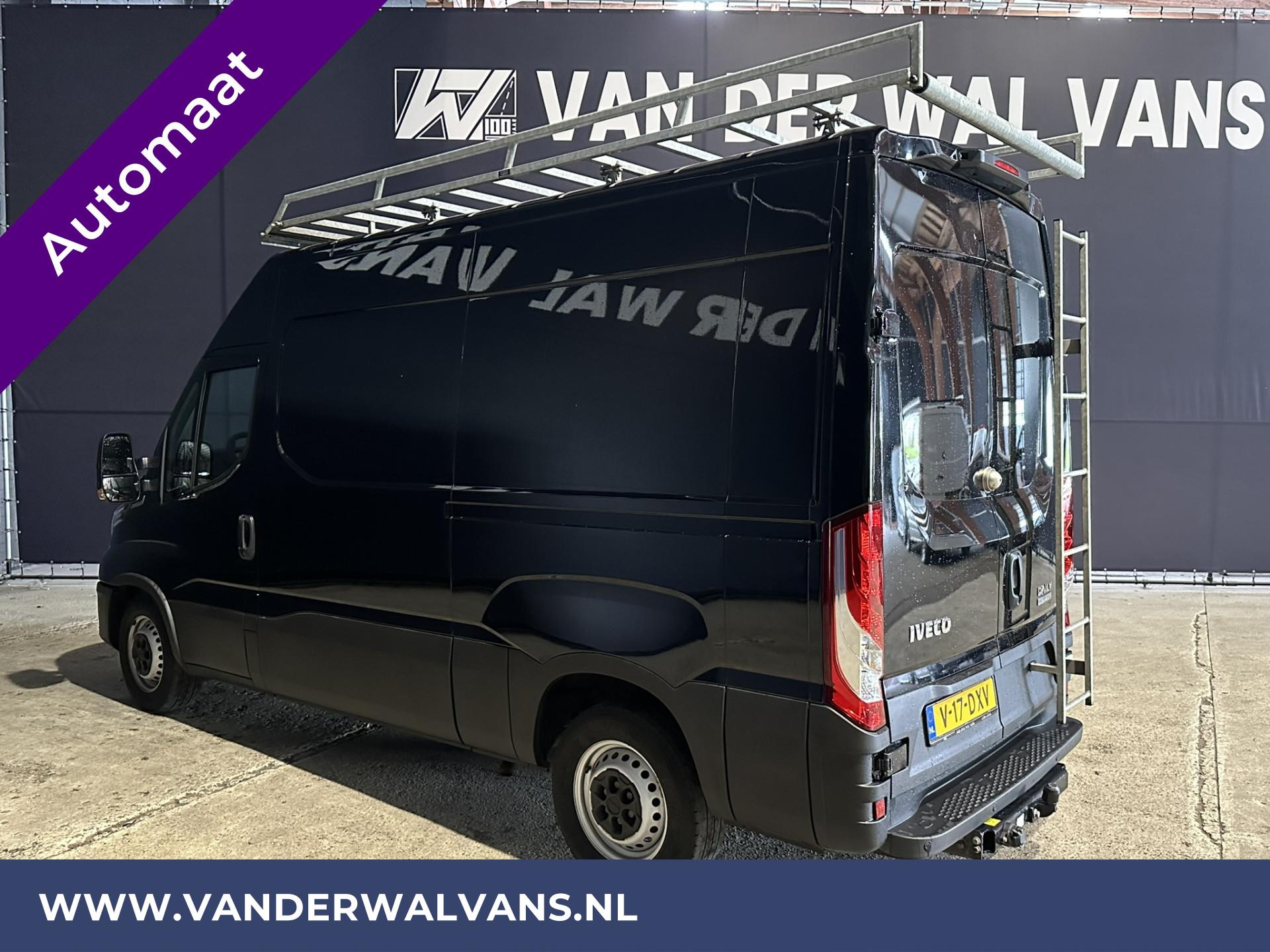 Foto 2 van Iveco Daily 35S14V Automaat L2H2 KORT Euro6 Airco | Imperiaal | Trap | 3500kg Trekhaak | LED