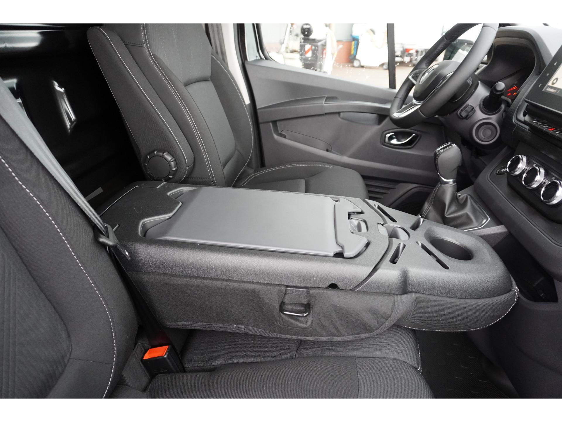 Foto 30 van Renault 2.0 dCi 170PK T30 L2H1 Luxe Automaat Schuifdeur L/R