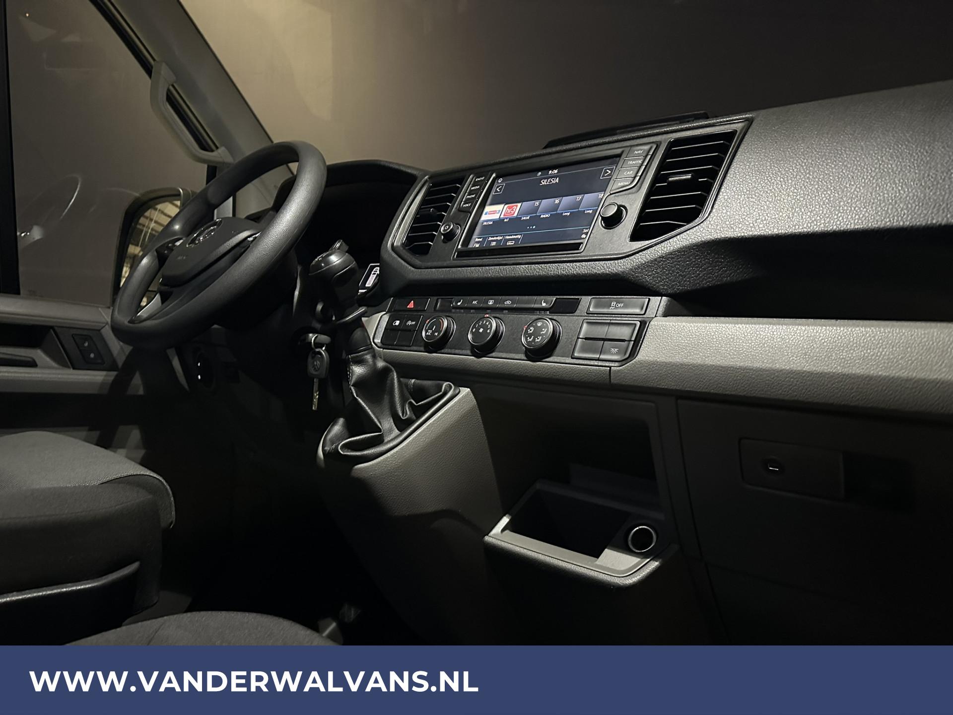 Foto 15 van Volkswagen Crafter 2.0 TDI 177pk 3500kg Trekhaak L3H3 L2H2 Euro6 Achterwiel aandrijving Airco | Navigatie