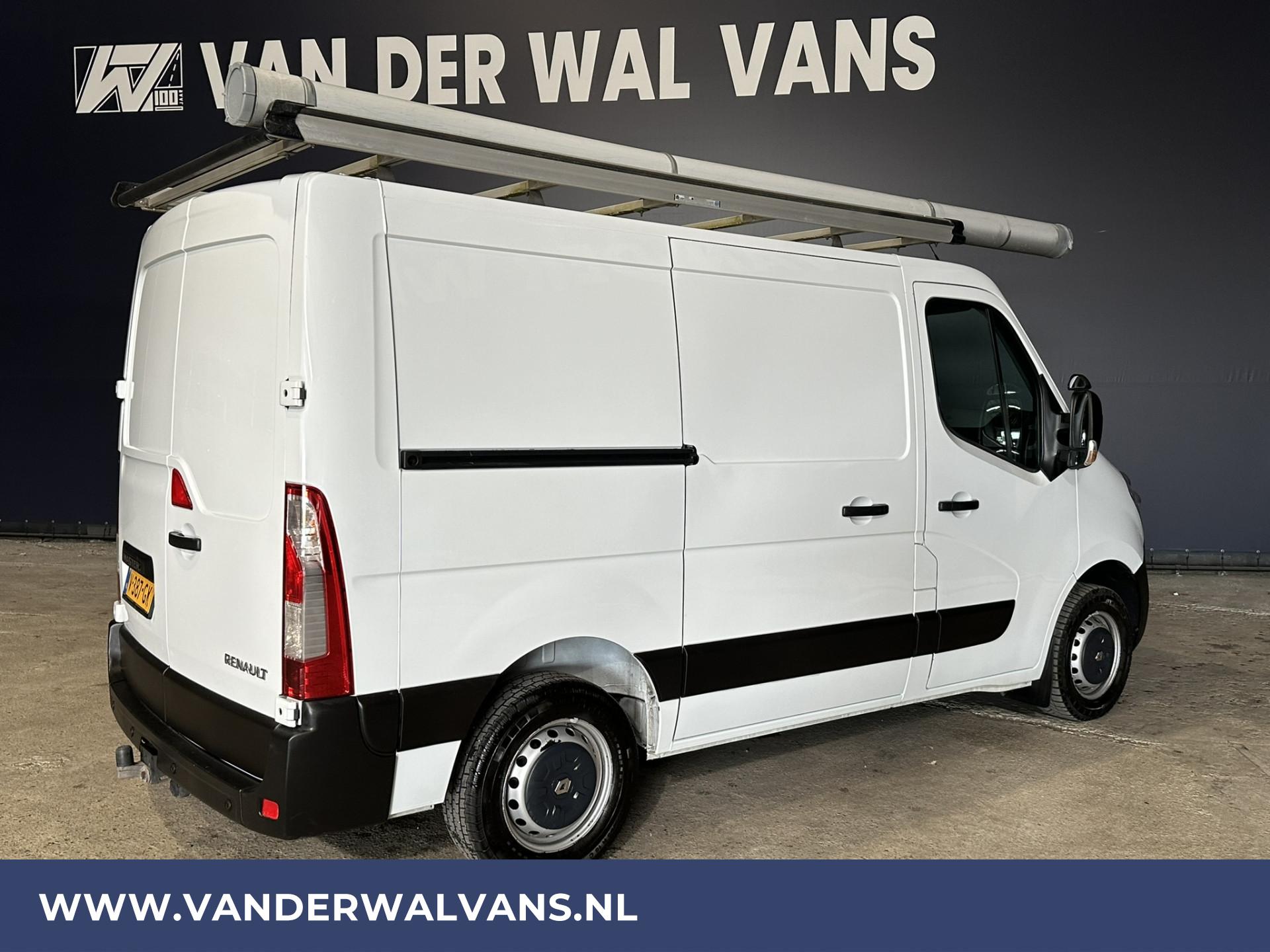 Foto 12 van Renault Master 2.3 dCi 146pk L1H1 Euro6 Airco | Imperiaal | Camera | Navigatie | Trekhaak