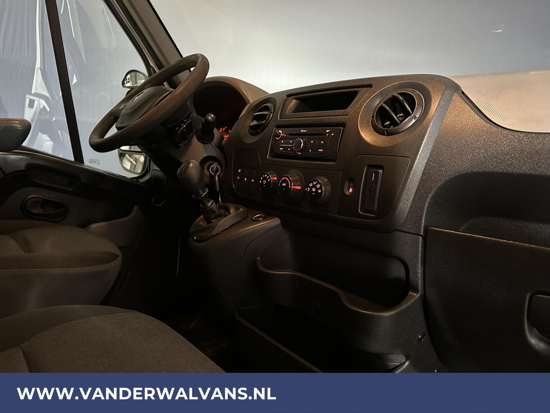 Foto 14 van Renault Master 2.3 dCi 146pk L1H1 Euro6 Airco | Imperiaal | Camera | Navigatie | Trekhaak