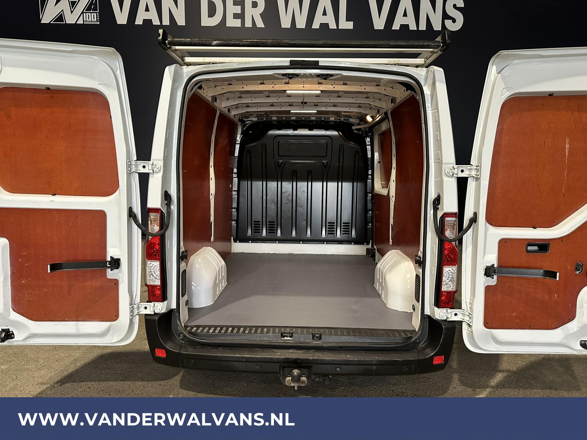 Foto 4 van Renault Master 2.3 dCi 146pk L1H1 Euro6 Airco | Imperiaal | Camera | Navigatie | Trekhaak