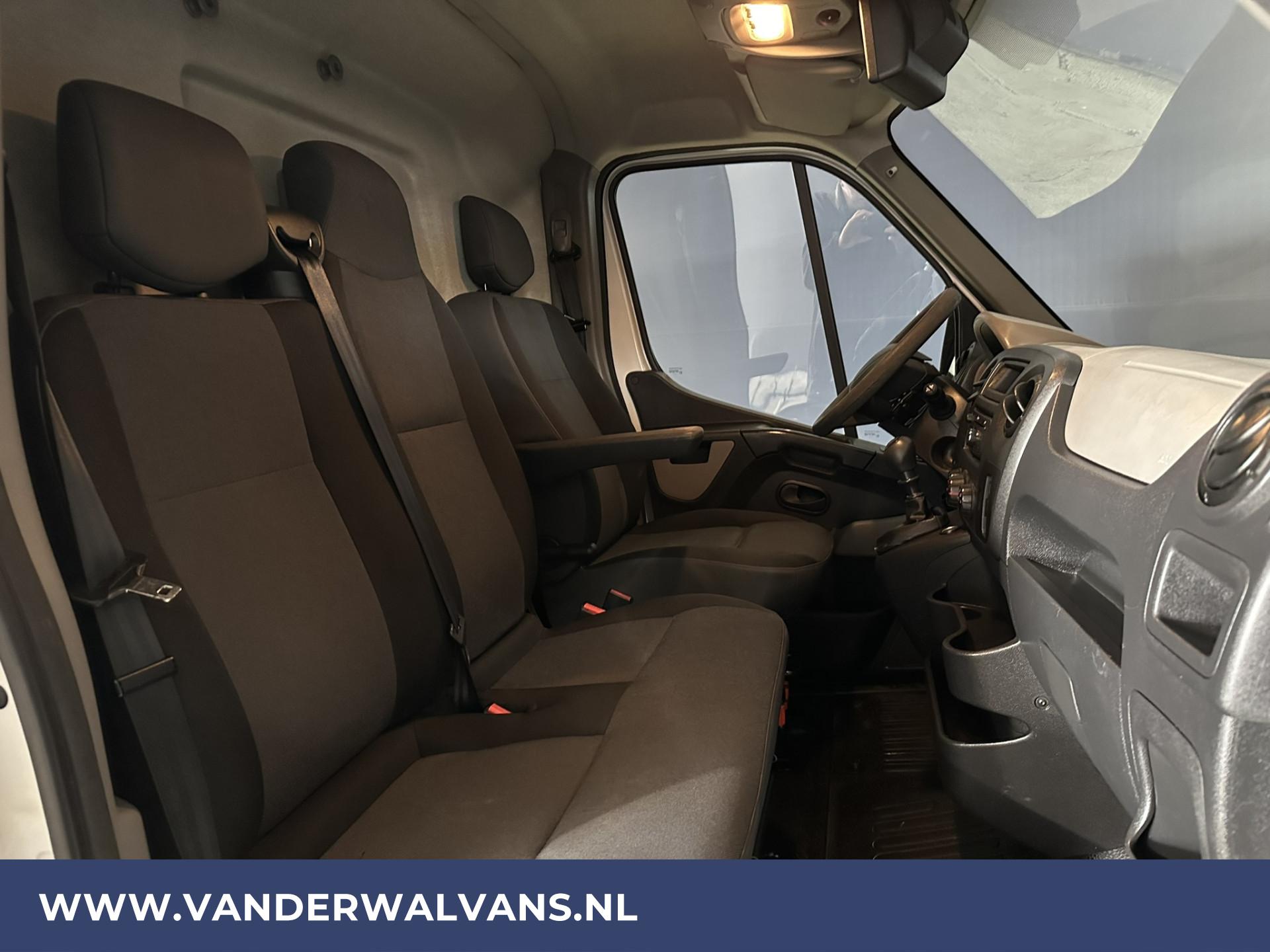 Foto 9 van Renault Master 2.3 dCi 146pk L1H1 Euro6 Airco | Imperiaal | Camera | Navigatie | Trekhaak