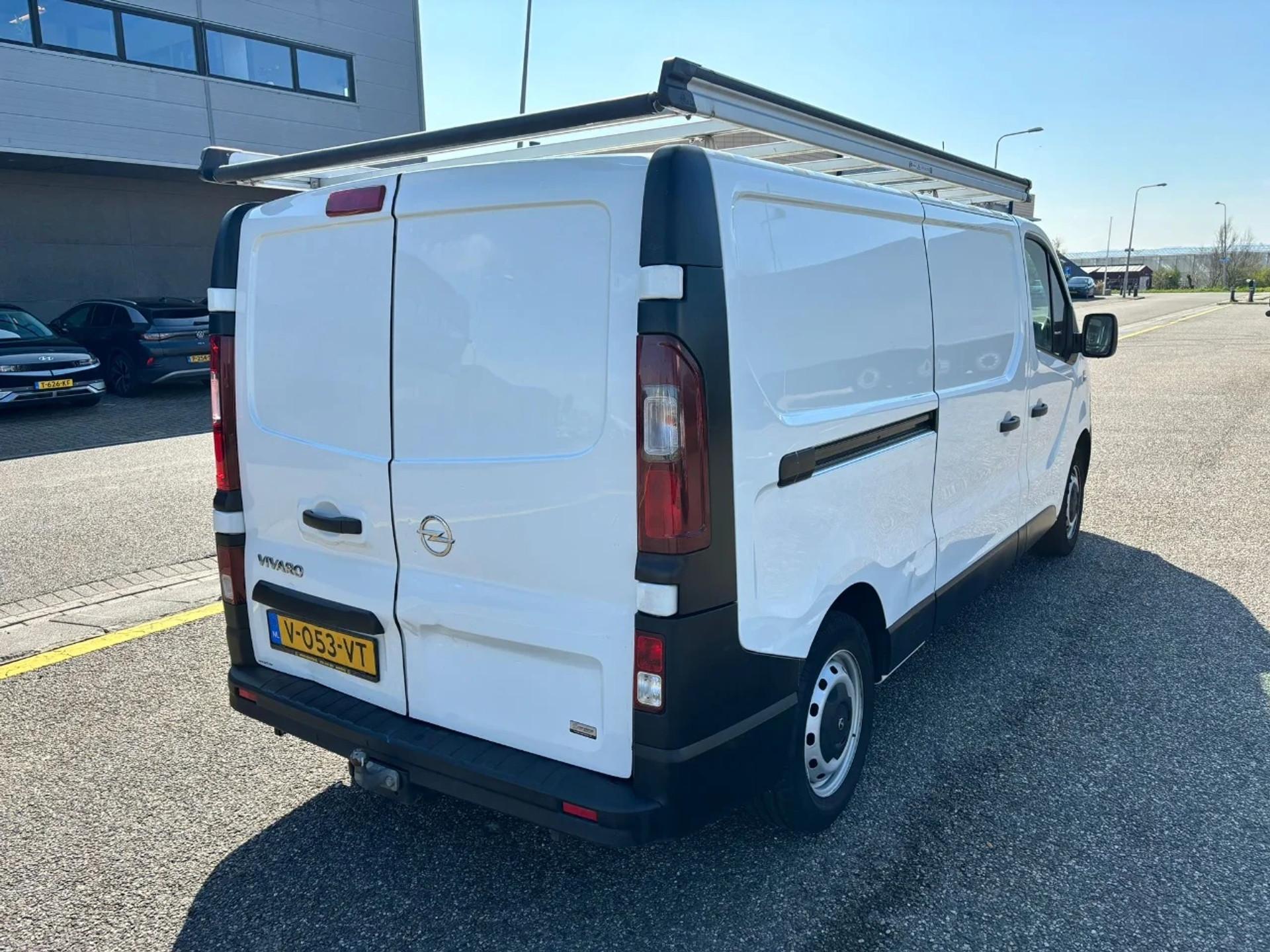 Foto 4 van Opel Vivaro 1.6CDTI L2H1 Airco Navi Cruisecontrol Trekhaak