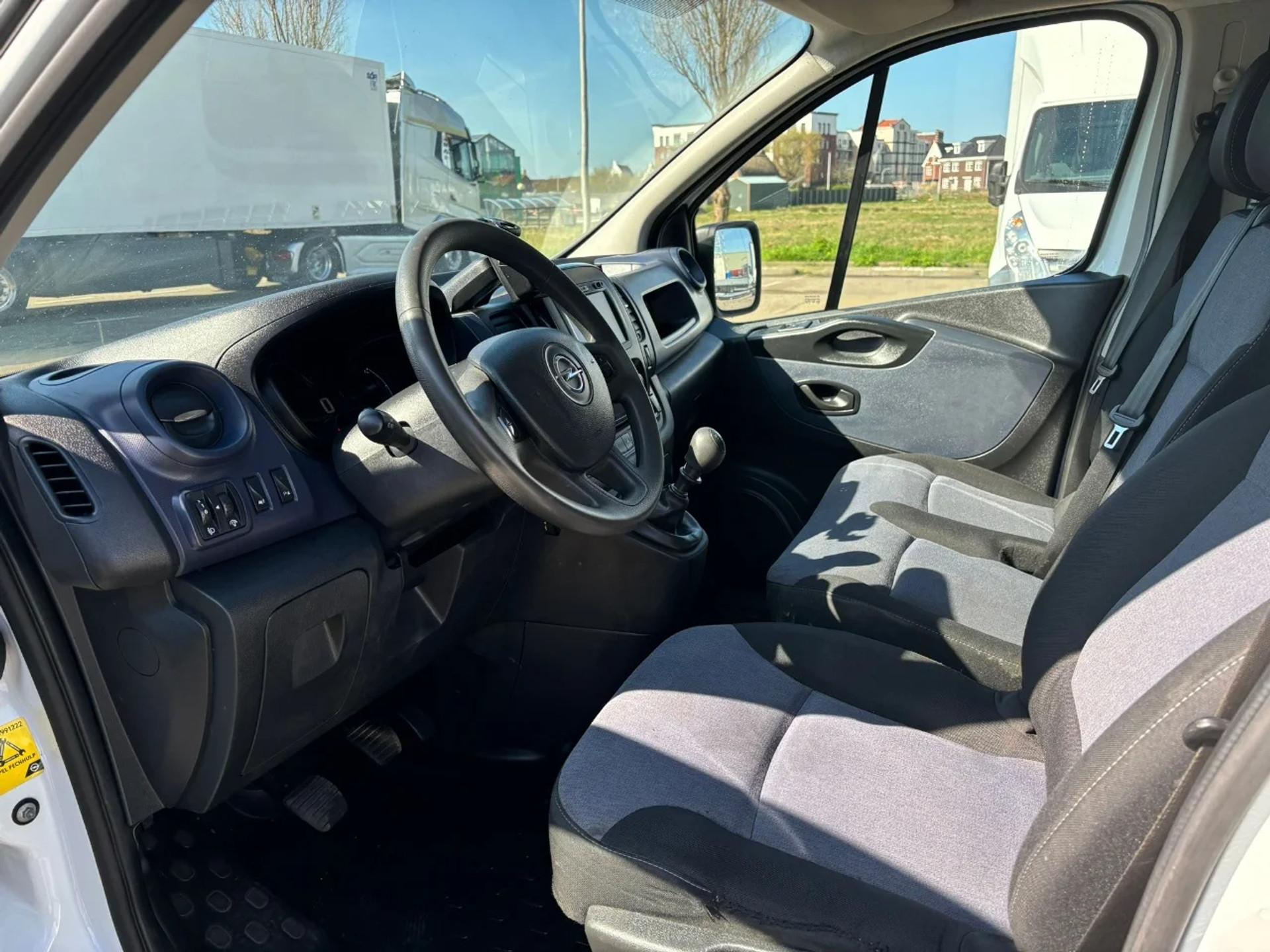 Foto 6 van Opel Vivaro 1.6CDTI L2H1 Airco Navi Cruisecontrol Trekhaak