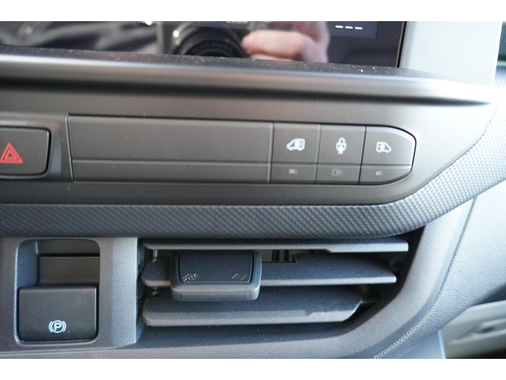 Foto 21 van Ford 320L 2.0 TDCI 170PK L2H1 Trail DubbelCabine AWD Automaat Schuifdeur L/R
