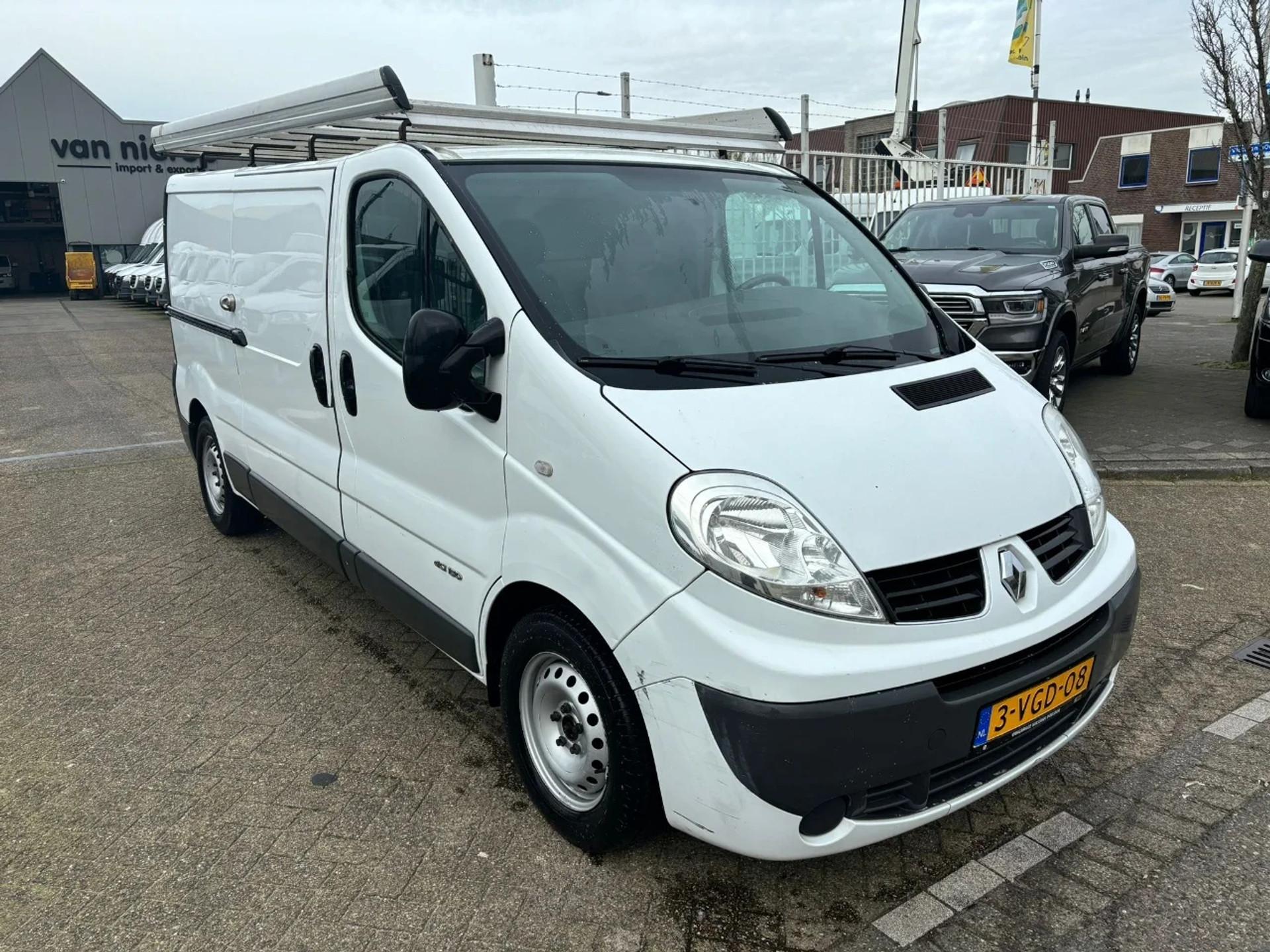 Foto 3 van Renault Trafic L2 airco navi 2.5 107kw